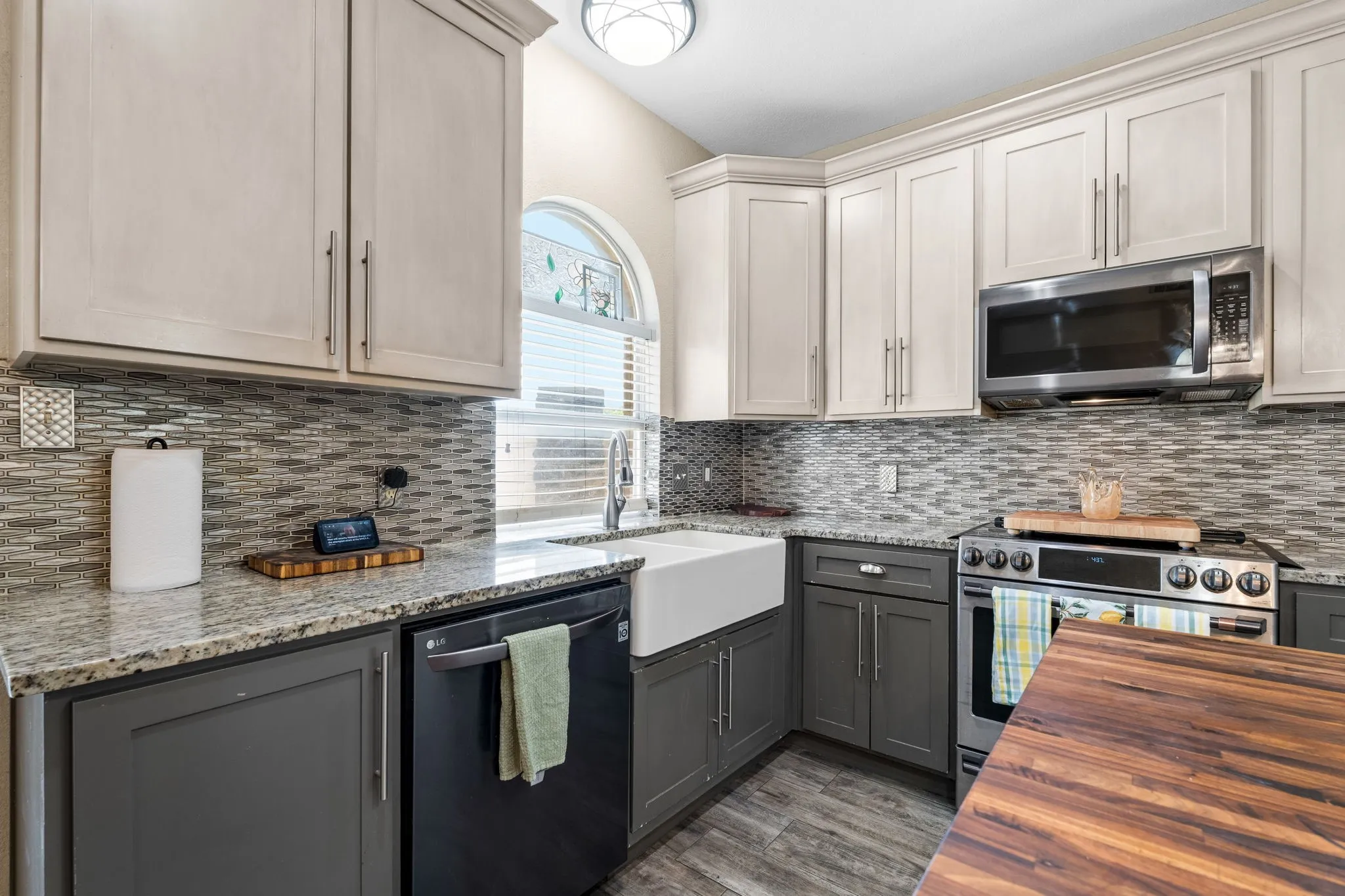 Single Family Residence For Sale in Denton County , 420 Goodnight Trail, Justin, Texas 76247, 4 Bedrooms, 3 Bathrooms, 2 Garage spaces, 2,314 Sqft, built in 2002, Preowned, Price $385,000, mls#21254576, Real Estate Agent in Justin, Homes For Sale in Denton county, Homes For Sale in Justin, Realtor in Justin Texas, Real Estate Brokerage Independent Realty Texas, Luminita Cordes Realtor