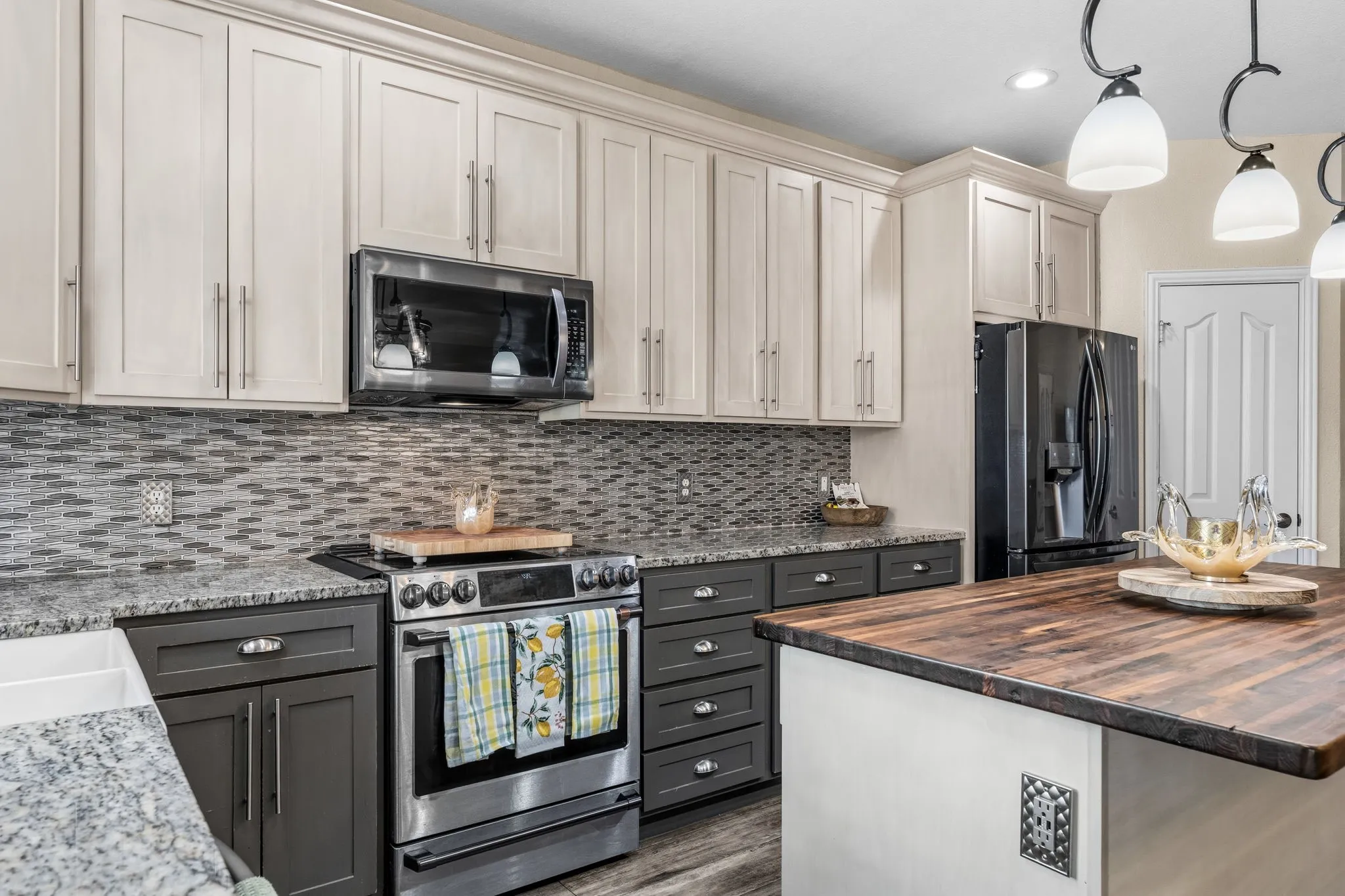 Single Family Residence For Sale in Denton County , 420 Goodnight Trail, Justin, Texas 76247, 4 Bedrooms, 3 Bathrooms, 2 Garage spaces, 2,314 Sqft, built in 2002, Preowned, Price $385,000, mls#21254576, Real Estate Agent in Justin, Homes For Sale in Denton county, Homes For Sale in Justin, Realtor in Justin Texas, Real Estate Brokerage Independent Realty Texas, Luminita Cordes Realtor