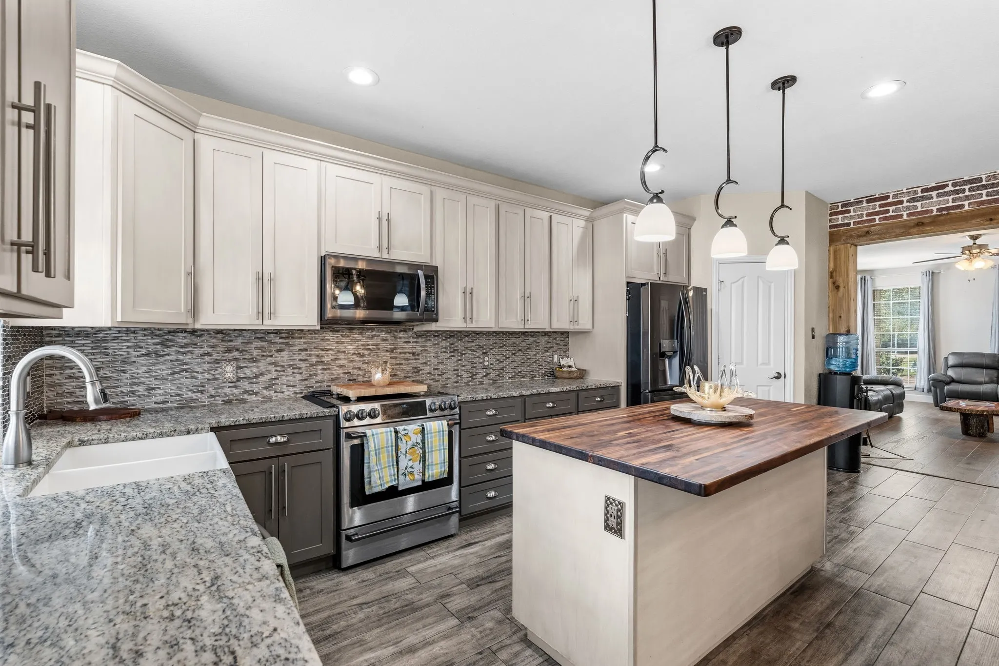 Single Family Residence For Sale in Denton County , 420 Goodnight Trail, Justin, Texas 76247, 4 Bedrooms, 3 Bathrooms, 2 Garage spaces, 2,314 Sqft, built in 2002, Preowned, Price $385,000, mls#21254576, Real Estate Agent in Justin, Homes For Sale in Denton county, Homes For Sale in Justin, Realtor in Justin Texas, Real Estate Brokerage Independent Realty Texas, Luminita Cordes Realtor