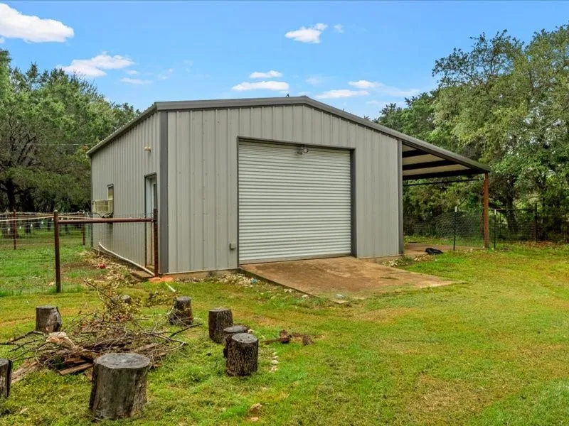 Large Metal Shop W/ Elec