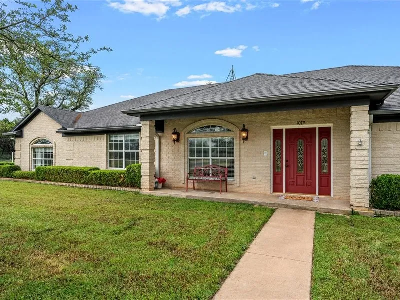 Single Family Residence For Sale in Mc Lennan County , 1072 Chapman Road, Crawford, Texas 76638, 3 Bedroom, 4 Bathroom, 3 Garage spaces, 2,935 Sqft, built in 1991, mls#21251981, Real Estate Agent in Crawford, Homes For Sale in Mc Lennan county, Homes For Sale in Crawford, Realtor in Crawford Texas, Real Estate Brokerage Independent Realty Texas, Luminita Cordes Realtor