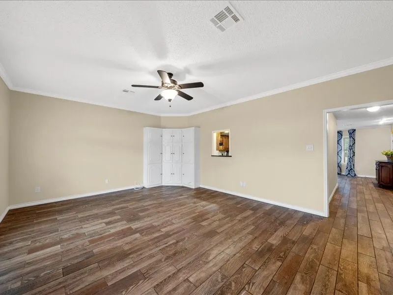 Single Family Residence For Sale in Mc Lennan County , 1072 Chapman Road, Crawford, Texas 76638, 3 Bedroom, 4 Bathroom, 3 Garage spaces, 2,935 Sqft, built in 1991, mls#21251981, Real Estate Agent in Crawford, Homes For Sale in Mc Lennan county, Homes For Sale in Crawford, Realtor in Crawford Texas, Real Estate Brokerage Independent Realty Texas, Luminita Cordes Realtor