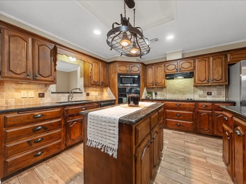 Single Family Residence For Sale in Mc Lennan County , 1072 Chapman Road, Crawford, Texas 76638, 3 Bedroom, 4 Bathroom, 3 Garage spaces, 2,935 Sqft, built in 1991, mls#21251981, Real Estate Agent in Crawford, Homes For Sale in Mc Lennan county, Homes For Sale in Crawford, Realtor in Crawford Texas, Real Estate Brokerage Independent Realty Texas, Luminita Cordes Realtor