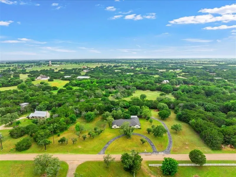 Single Family Residence For Sale in Mc Lennan County , 1072 Chapman Road, Crawford, Texas 76638, 3 Bedroom, 4 Bathroom, 3 Garage spaces, 2,935 Sqft, built in 1991, mls#21251981, Real Estate Agent in Crawford, Homes For Sale in Mc Lennan county, Homes For Sale in Crawford, Realtor in Crawford Texas, Real Estate Brokerage Independent Realty Texas, Luminita Cordes Realtor