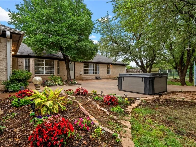 Single Family Residence For Sale in Mc Lennan County , 1072 Chapman Road, Crawford, Texas 76638, 3 Bedroom, 4 Bathroom, 3 Garage spaces, 2,935 Sqft, built in 1991, mls#21251981, Real Estate Agent in Crawford, Homes For Sale in Mc Lennan county, Homes For Sale in Crawford, Realtor in Crawford Texas, Real Estate Brokerage Independent Realty Texas, Luminita Cordes Realtor