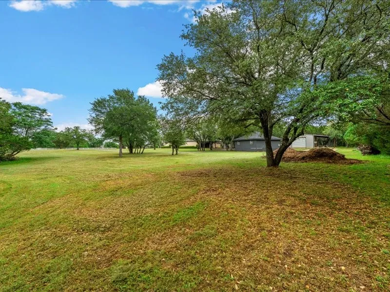 Single Family Residence For Sale in Mc Lennan County , 1072 Chapman Road, Crawford, Texas 76638, 3 Bedroom, 4 Bathroom, 3 Garage spaces, 2,935 Sqft, built in 1991, mls#21251981, Real Estate Agent in Crawford, Homes For Sale in Mc Lennan county, Homes For Sale in Crawford, Realtor in Crawford Texas, Real Estate Brokerage Independent Realty Texas, Luminita Cordes Realtor