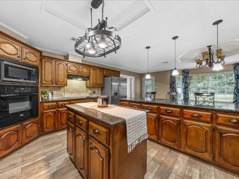 Single Family Residence For Sale in Mc Lennan County , 1072 Chapman Road, Crawford, Texas 76638, 3 Bedroom, 4 Bathroom, 3 Garage spaces, 2,935 Sqft, built in 1991, mls#21251981, Real Estate Agent in Crawford, Homes For Sale in Mc Lennan county, Homes For Sale in Crawford, Realtor in Crawford Texas, Real Estate Brokerage Independent Realty Texas, Luminita Cordes Realtor