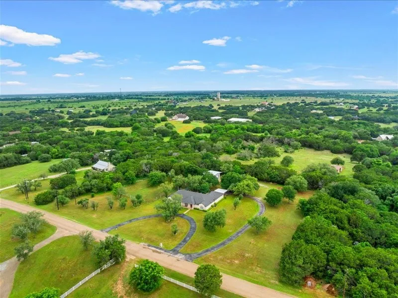 Single Family Residence For Sale in Mc Lennan County , 1072 Chapman Road, Crawford, Texas 76638, 3 Bedroom, 4 Bathroom, 3 Garage spaces, 2,935 Sqft, built in 1991, mls#21251981, Real Estate Agent in Crawford, Homes For Sale in Mc Lennan county, Homes For Sale in Crawford, Realtor in Crawford Texas, Real Estate Brokerage Independent Realty Texas, Luminita Cordes Realtor