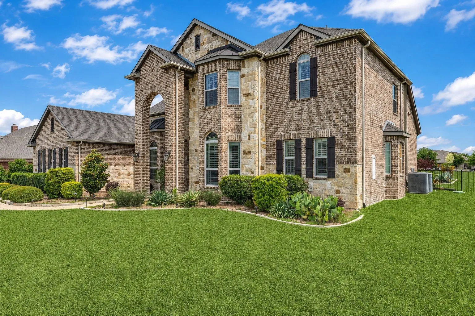 Single Family Residence For Sale in Collin County , 1960 Tapadero Lane, Celina, Texas 75009, 5 Bedroom, 5 Bathroom, 3 Garage spaces, 4,135 Sqft, built in 2015, mls#21254086, Real Estate Agent in Celina, Homes For Sale in Collin county, Homes For Sale in Celina, Realtor in Celina Texas, Real Estate Brokerage Independent Realty Texas, Luminita Cordes Realtor