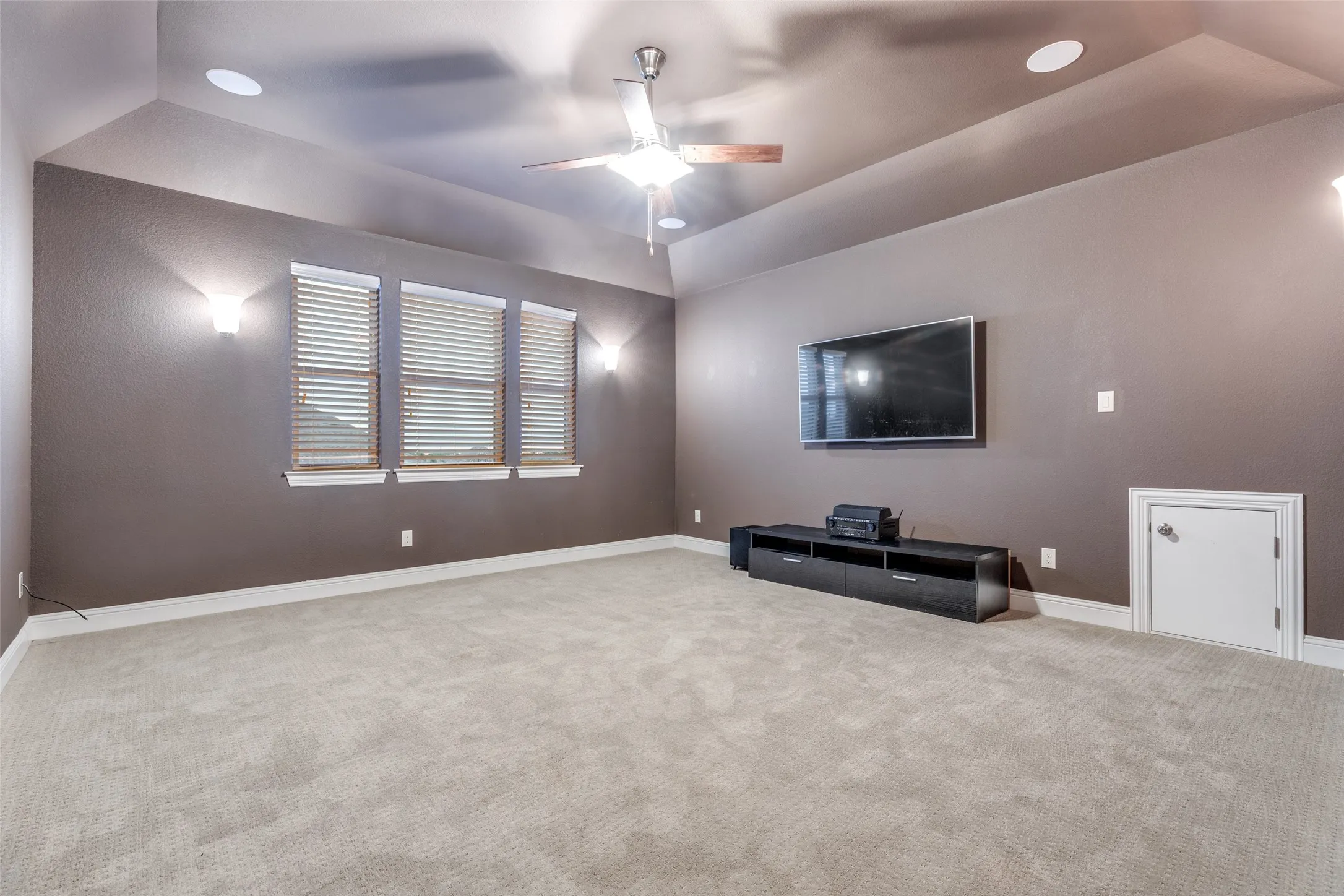 Single Family Residence For Sale in Collin County , 1960 Tapadero Lane, Celina, Texas 75009, 5 Bedroom, 5 Bathroom, 3 Garage spaces, 4,135 Sqft, built in 2015, mls#21254086, Real Estate Agent in Celina, Homes For Sale in Collin county, Homes For Sale in Celina, Realtor in Celina Texas, Real Estate Brokerage Independent Realty Texas, Luminita Cordes Realtor