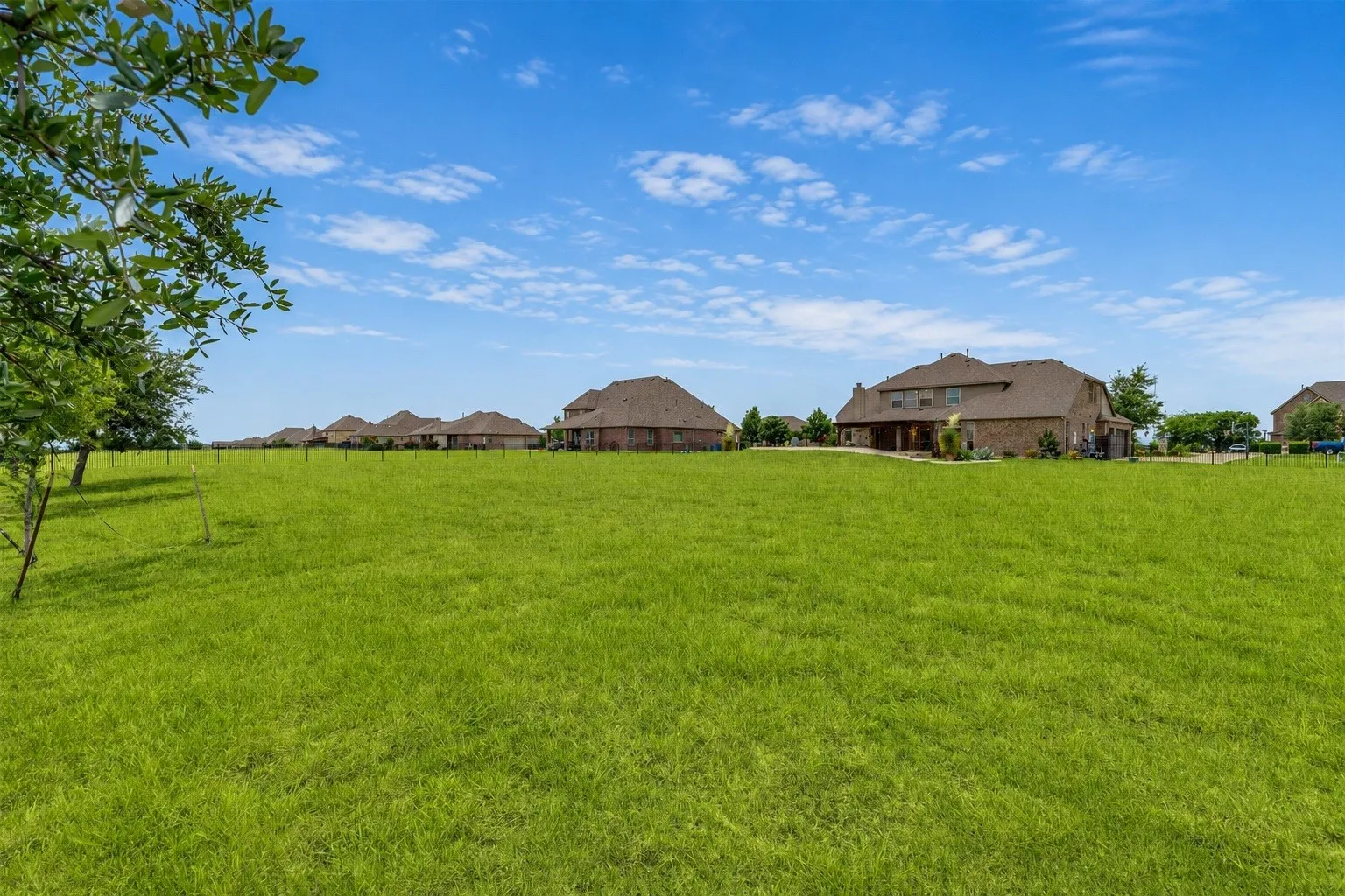 Single Family Residence For Sale in Collin County , 1960 Tapadero Lane, Celina, Texas 75009, 5 Bedroom, 5 Bathroom, 3 Garage spaces, 4,135 Sqft, built in 2015, mls#21254086, Real Estate Agent in Celina, Homes For Sale in Collin county, Homes For Sale in Celina, Realtor in Celina Texas, Real Estate Brokerage Independent Realty Texas, Luminita Cordes Realtor