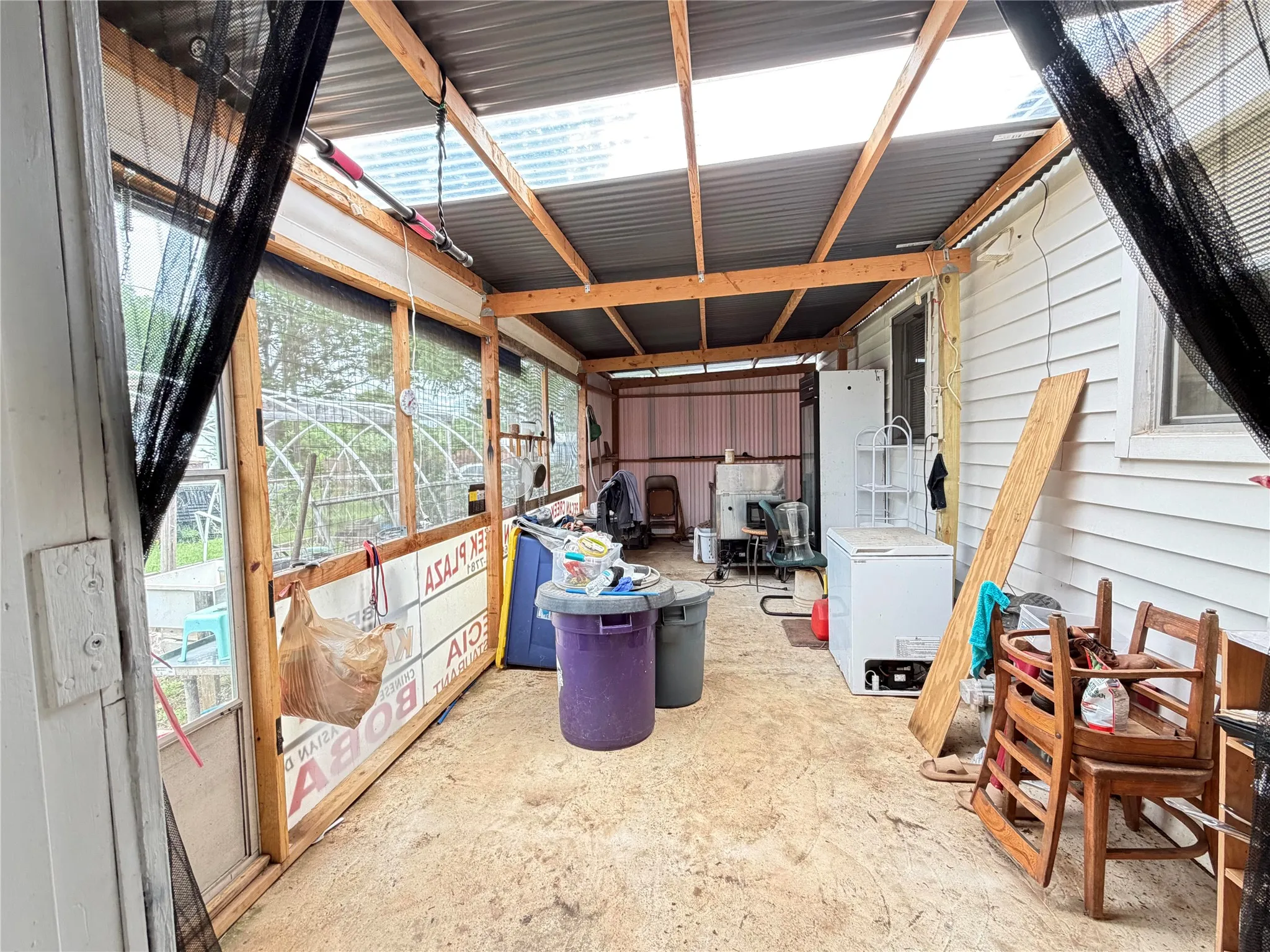 Single Family Residence For Sale in Grayson County , 605 E Morton Street, Denison, Texas 75021, 2 Bedroom, 1 Bathroom, 1 Garage spaces, 914 Sqft, built in 1945, mls#21254556, Real Estate Agent in Denison, Homes For Sale in Grayson county, Homes For Sale in Denison, Realtor in Denison Texas, Real Estate Brokerage Independent Realty Texas, Luminita Cordes Realtor