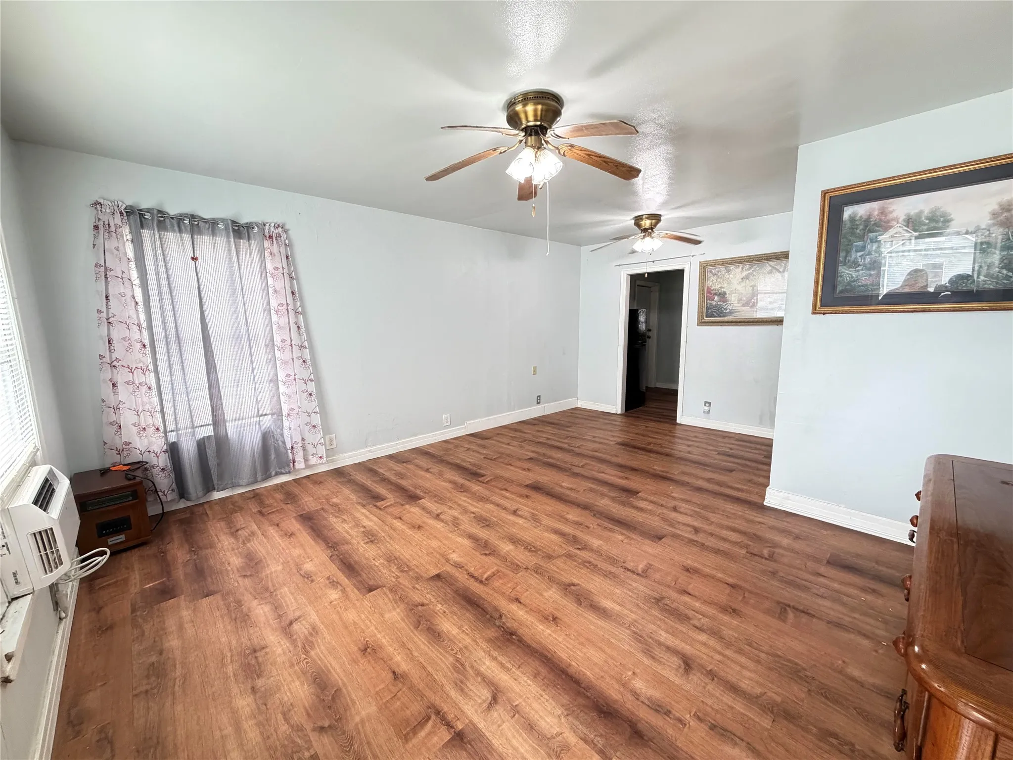 Single Family Residence For Sale in Grayson County , 605 E Morton Street, Denison, Texas 75021, 2 Bedroom, 1 Bathroom, 1 Garage spaces, 914 Sqft, built in 1945, mls#21254556, Real Estate Agent in Denison, Homes For Sale in Grayson county, Homes For Sale in Denison, Realtor in Denison Texas, Real Estate Brokerage Independent Realty Texas, Luminita Cordes Realtor
