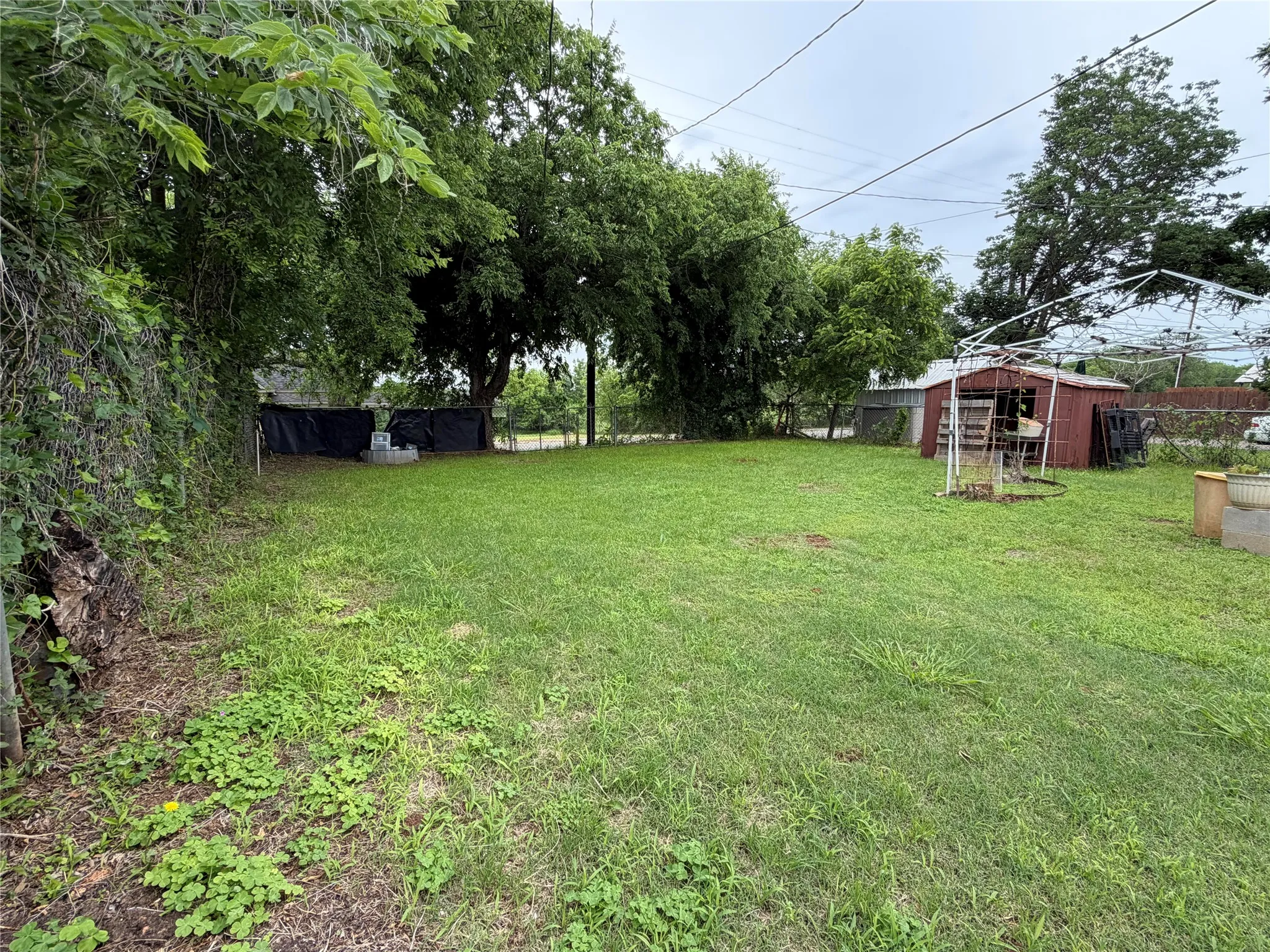 Single Family Residence For Sale in Grayson County , 605 E Morton Street, Denison, Texas 75021, 2 Bedroom, 1 Bathroom, 1 Garage spaces, 914 Sqft, built in 1945, mls#21254556, Real Estate Agent in Denison, Homes For Sale in Grayson county, Homes For Sale in Denison, Realtor in Denison Texas, Real Estate Brokerage Independent Realty Texas, Luminita Cordes Realtor