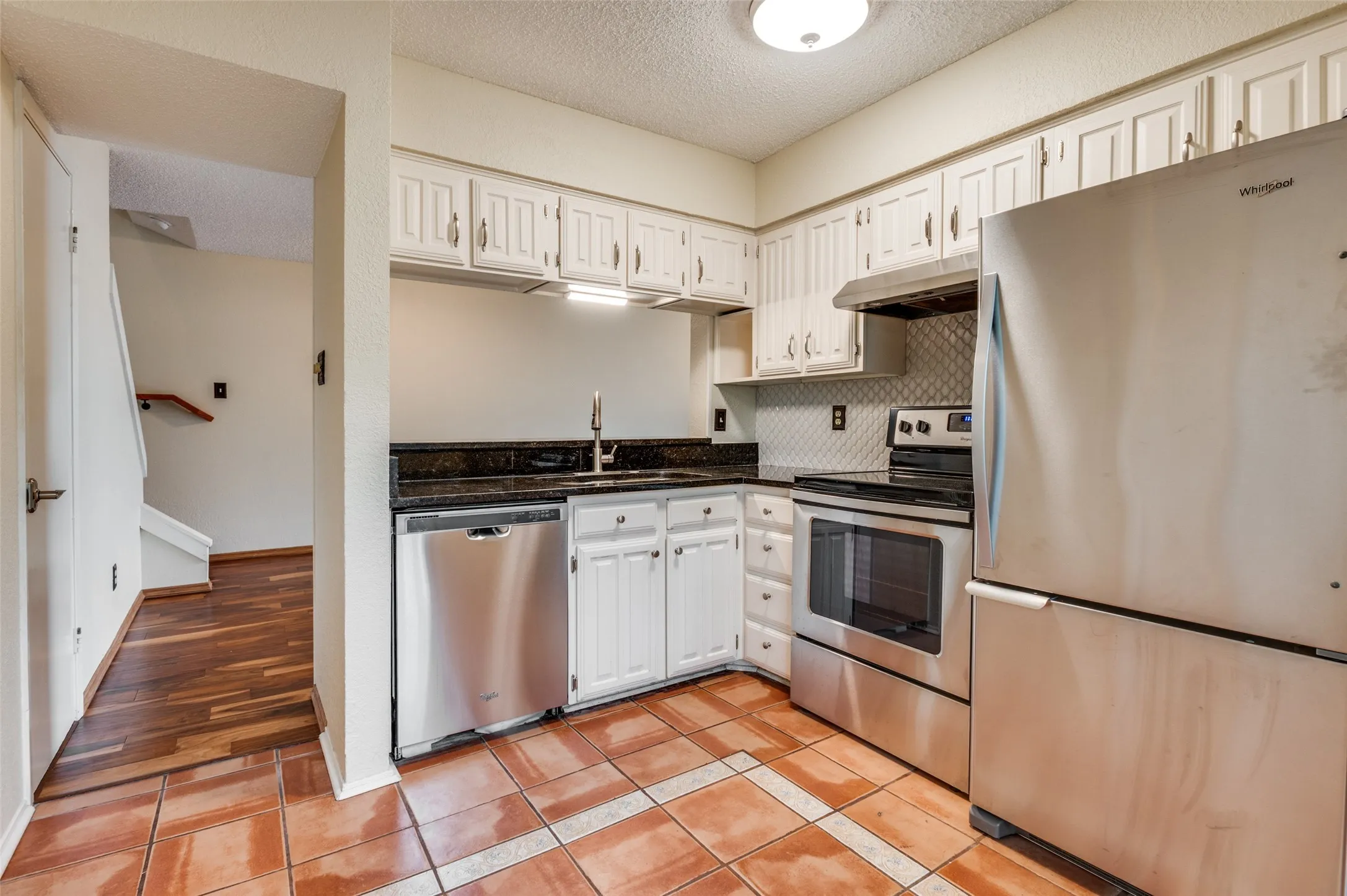 Condominium For Sale in Dallas County , 7640 W Greenway Boulevard 5K, Dallas, Texas 75209, 1 Bedroom, 2 Bathroom, Garage spaces, 808 Sqft, built in 1982, mls#21249765, Real Estate Agent in Dallas, Homes For Sale in Dallas county, Homes For Sale in Dallas, Realtor in Dallas Texas, Real Estate Brokerage Independent Realty Texas, Luminita Cordes Realtor