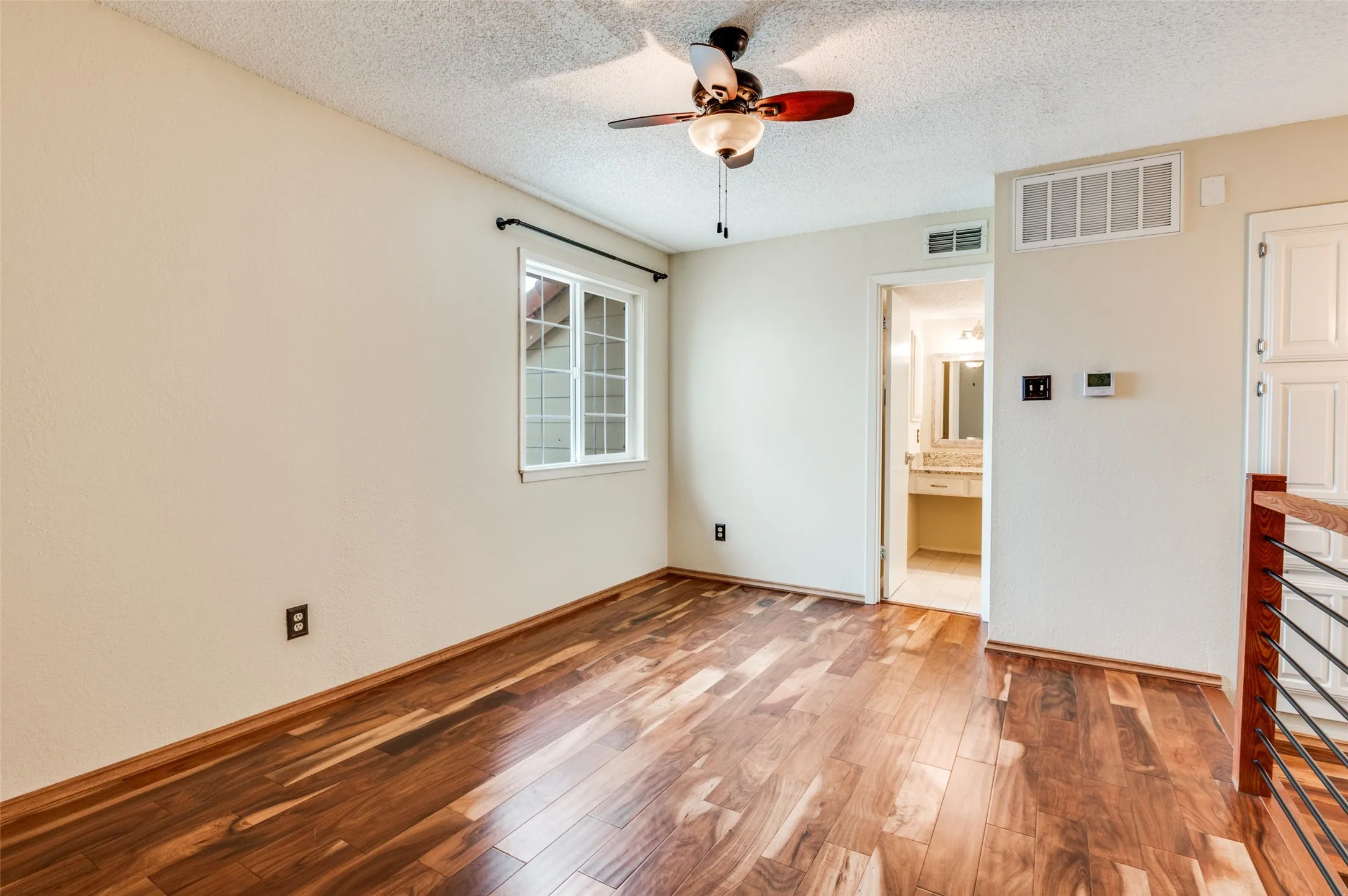 Condominium For Sale in Dallas County , 7640 W Greenway Boulevard 5K, Dallas, Texas 75209, 1 Bedroom, 2 Bathroom, Garage spaces, 808 Sqft, built in 1982, mls#21249765, Real Estate Agent in Dallas, Homes For Sale in Dallas county, Homes For Sale in Dallas, Realtor in Dallas Texas, Real Estate Brokerage Independent Realty Texas, Luminita Cordes Realtor