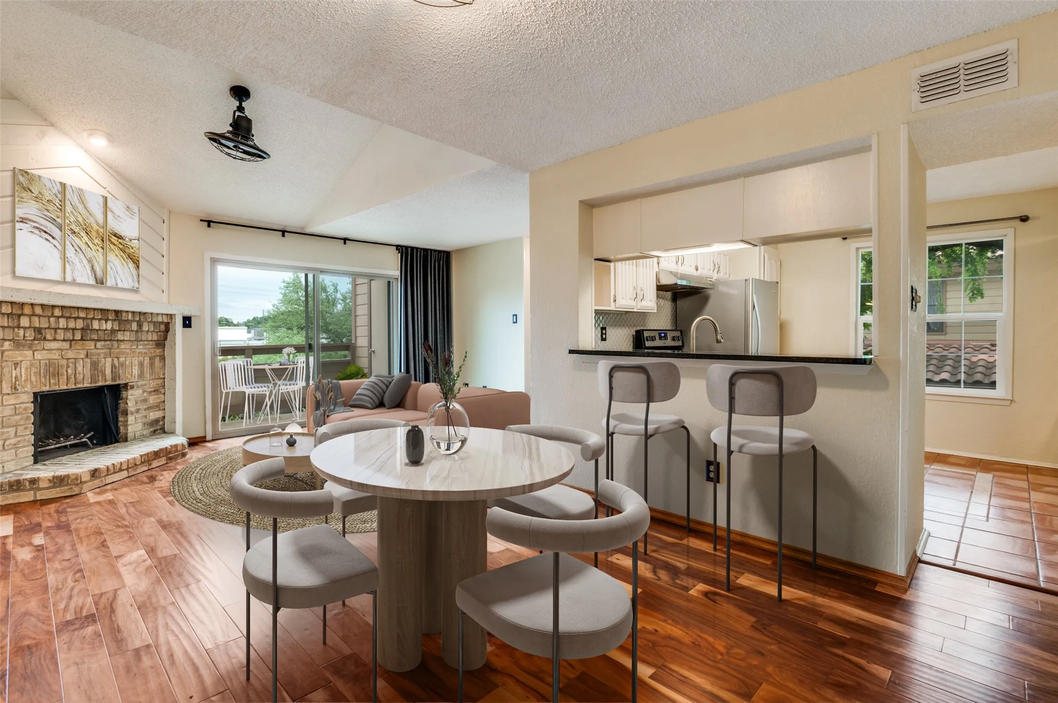 Condominium For Sale in Dallas County , 7640 W Greenway Boulevard 5K, Dallas, Texas 75209, 1 Bedroom, 2 Bathroom, Garage spaces, 808 Sqft, built in 1982, mls#21249765, Real Estate Agent in Dallas, Homes For Sale in Dallas county, Homes For Sale in Dallas, Realtor in Dallas Texas, Real Estate Brokerage Independent Realty Texas, Luminita Cordes Realtor