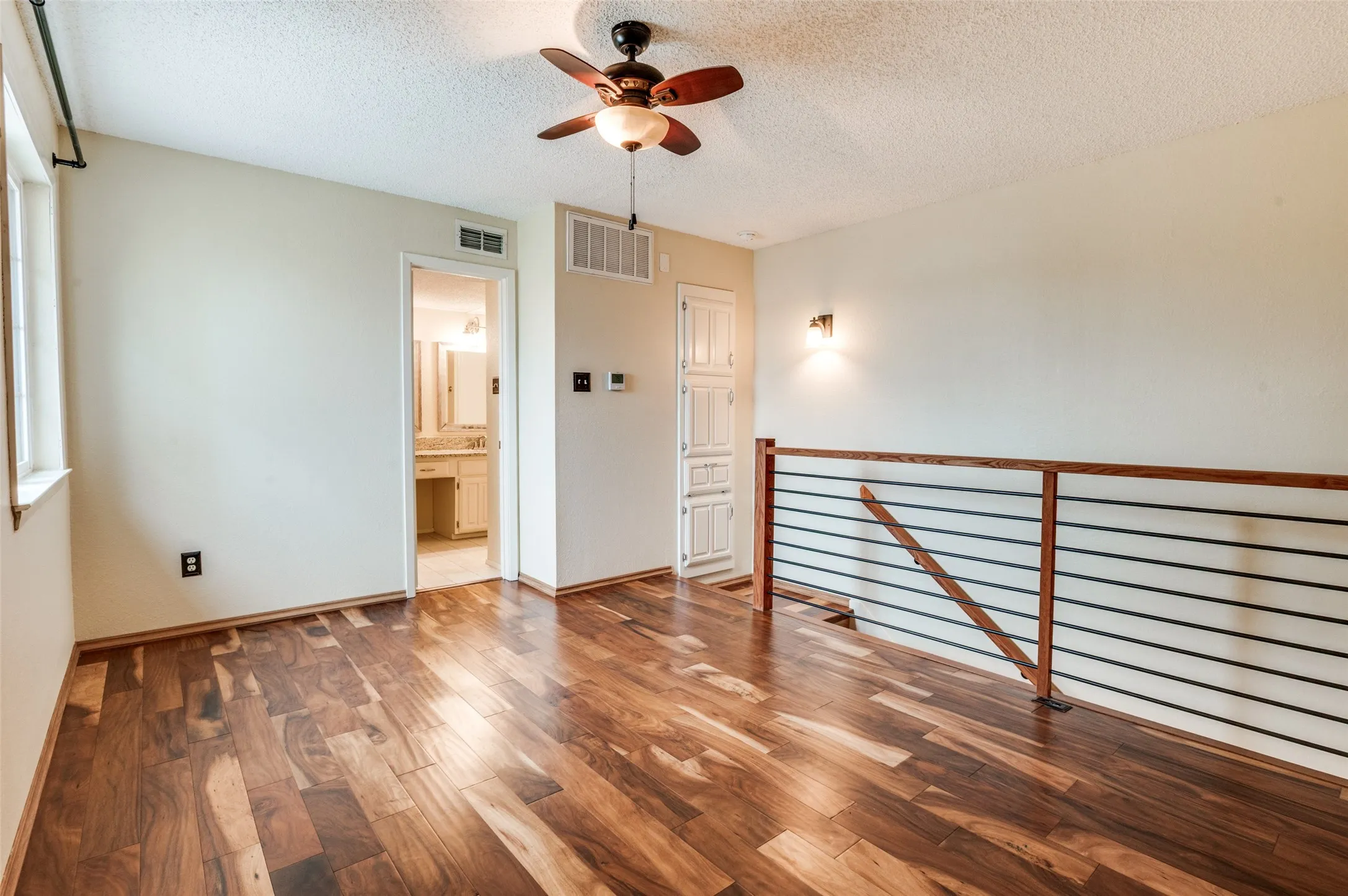 Condominium For Sale in Dallas County , 7640 W Greenway Boulevard 5K, Dallas, Texas 75209, 1 Bedroom, 2 Bathroom, Garage spaces, 808 Sqft, built in 1982, mls#21249765, Real Estate Agent in Dallas, Homes For Sale in Dallas county, Homes For Sale in Dallas, Realtor in Dallas Texas, Real Estate Brokerage Independent Realty Texas, Luminita Cordes Realtor