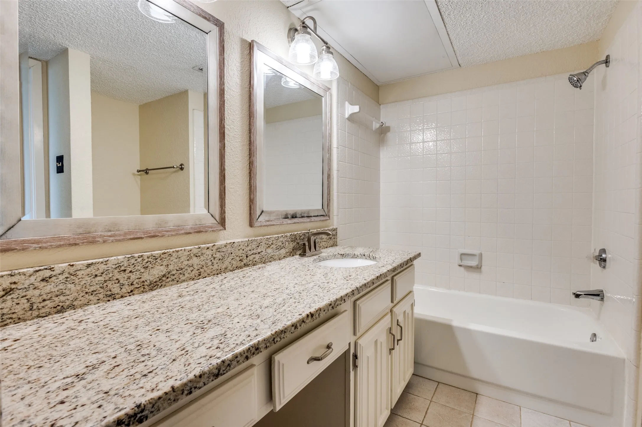 Condominium For Sale in Dallas County , 7640 W Greenway Boulevard 5K, Dallas, Texas 75209, 1 Bedroom, 2 Bathroom, Garage spaces, 808 Sqft, built in 1982, mls#21249765, Real Estate Agent in Dallas, Homes For Sale in Dallas county, Homes For Sale in Dallas, Realtor in Dallas Texas, Real Estate Brokerage Independent Realty Texas, Luminita Cordes Realtor