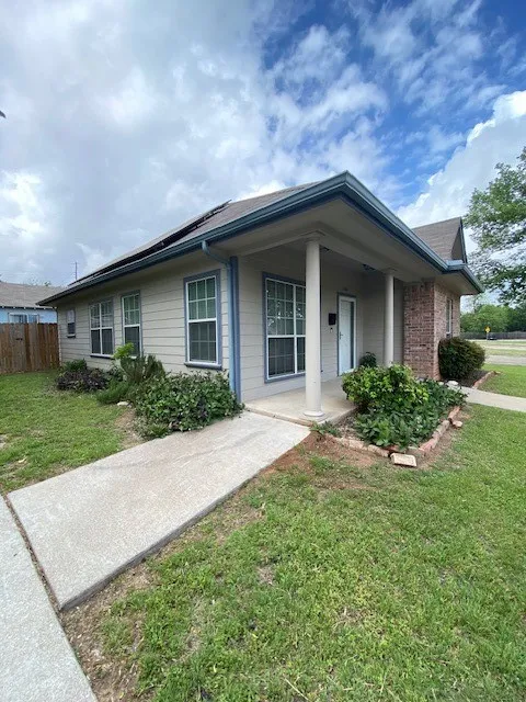 Single Family Residence For Sale in Mc Lennan County , 1008 N 14th Street, Waco, Texas 76707, 2 Bedroom, 2 Bathroom, Garage spaces, 1,116 Sqft, built in 2009, Preowned, mls#21237230, Real Estate Agent in Waco, Homes For Sale in Mc Lennan county, Homes For Sale in Waco, Realtor in Waco Texas, Real Estate Brokerage Independent Realty Texas, Luminita Cordes Realtor
