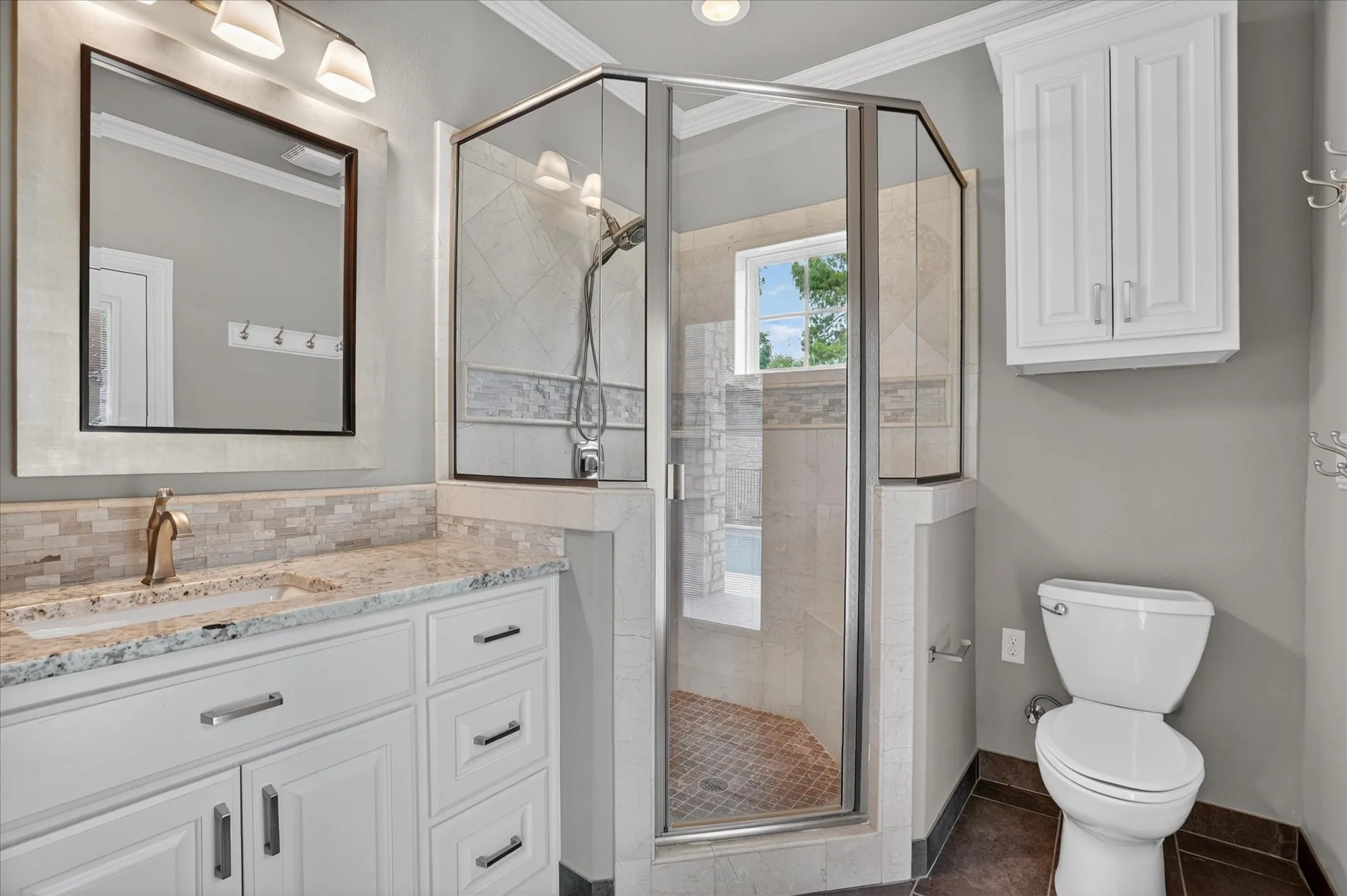 Single Family Residence For Sale in Hood County , 9704 Ravenswood Road, Granbury, Texas 76049, 4 Bedrooms, 4 Bathrooms, 2 Garage spaces, 3,234 Sqft, built in 1996, Preowned, Price $940,000, mls#21234367, Real Estate Agent in Granbury, Homes For Sale in Hood county, Homes For Sale in Granbury, Realtor in Granbury Texas, Real Estate Brokerage Independent Realty Texas, Luminita Cordes Realtor