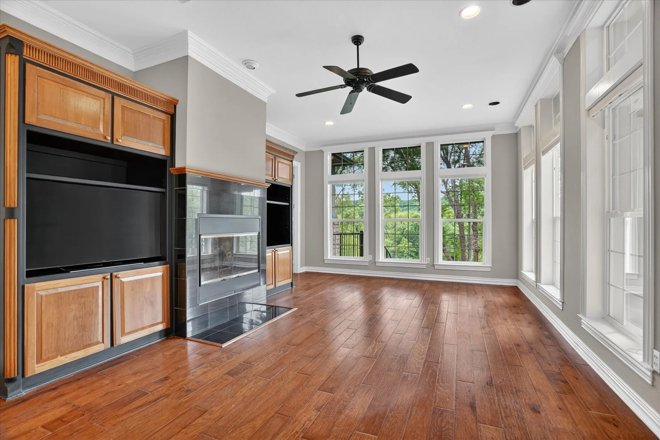 Single Family Residence For Sale in Hood County , 9704 Ravenswood Road, Granbury, Texas 76049, 4 Bedrooms, 4 Bathrooms, 2 Garage spaces, 3,234 Sqft, built in 1996, Preowned, Price $940,000, mls#21234367, Real Estate Agent in Granbury, Homes For Sale in Hood county, Homes For Sale in Granbury, Realtor in Granbury Texas, Real Estate Brokerage Independent Realty Texas, Luminita Cordes Realtor