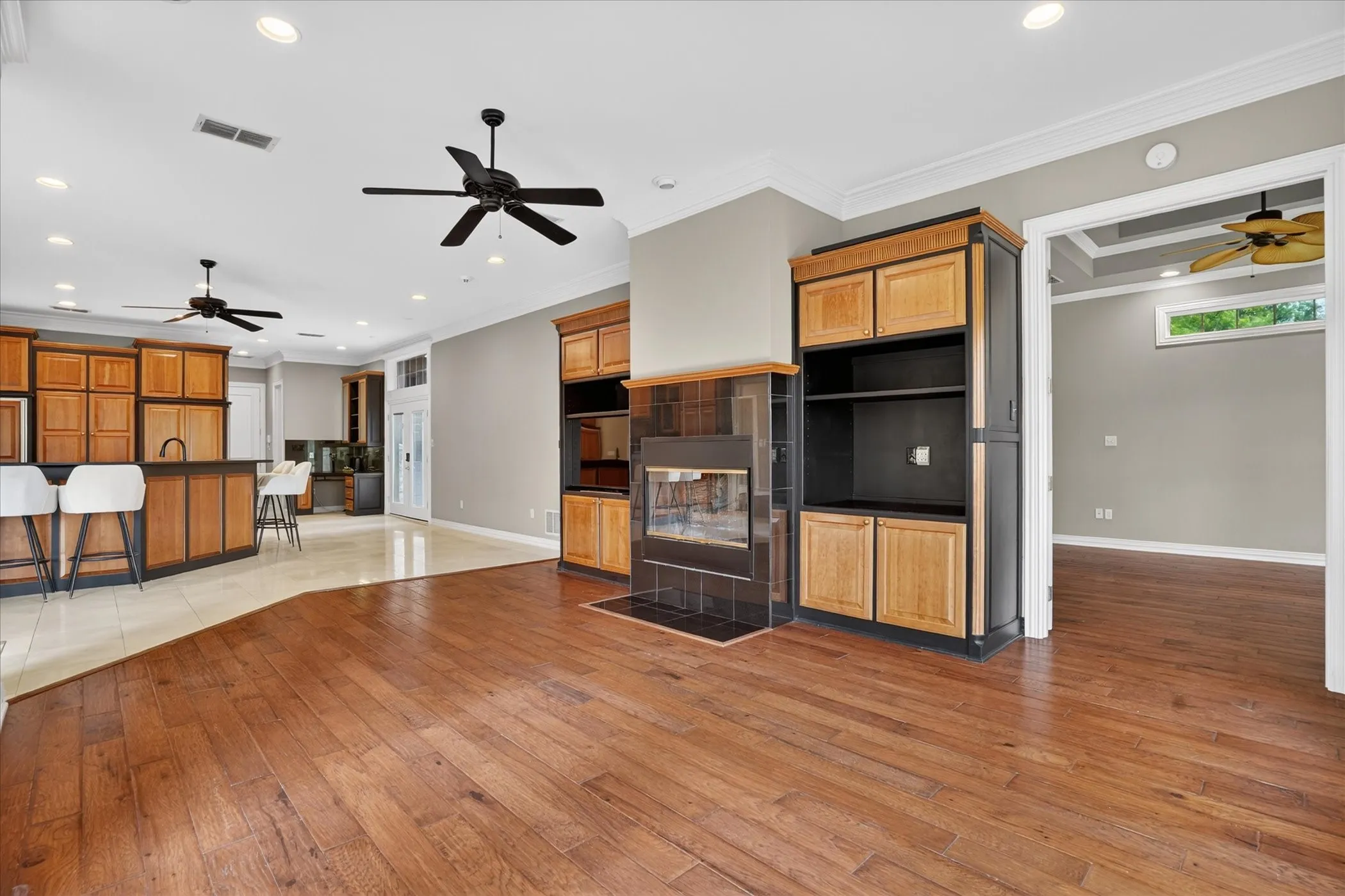 Single Family Residence For Sale in Hood County , 9704 Ravenswood Road, Granbury, Texas 76049, 4 Bedrooms, 4 Bathrooms, 2 Garage spaces, 3,234 Sqft, built in 1996, Preowned, Price $940,000, mls#21234367, Real Estate Agent in Granbury, Homes For Sale in Hood county, Homes For Sale in Granbury, Realtor in Granbury Texas, Real Estate Brokerage Independent Realty Texas, Luminita Cordes Realtor