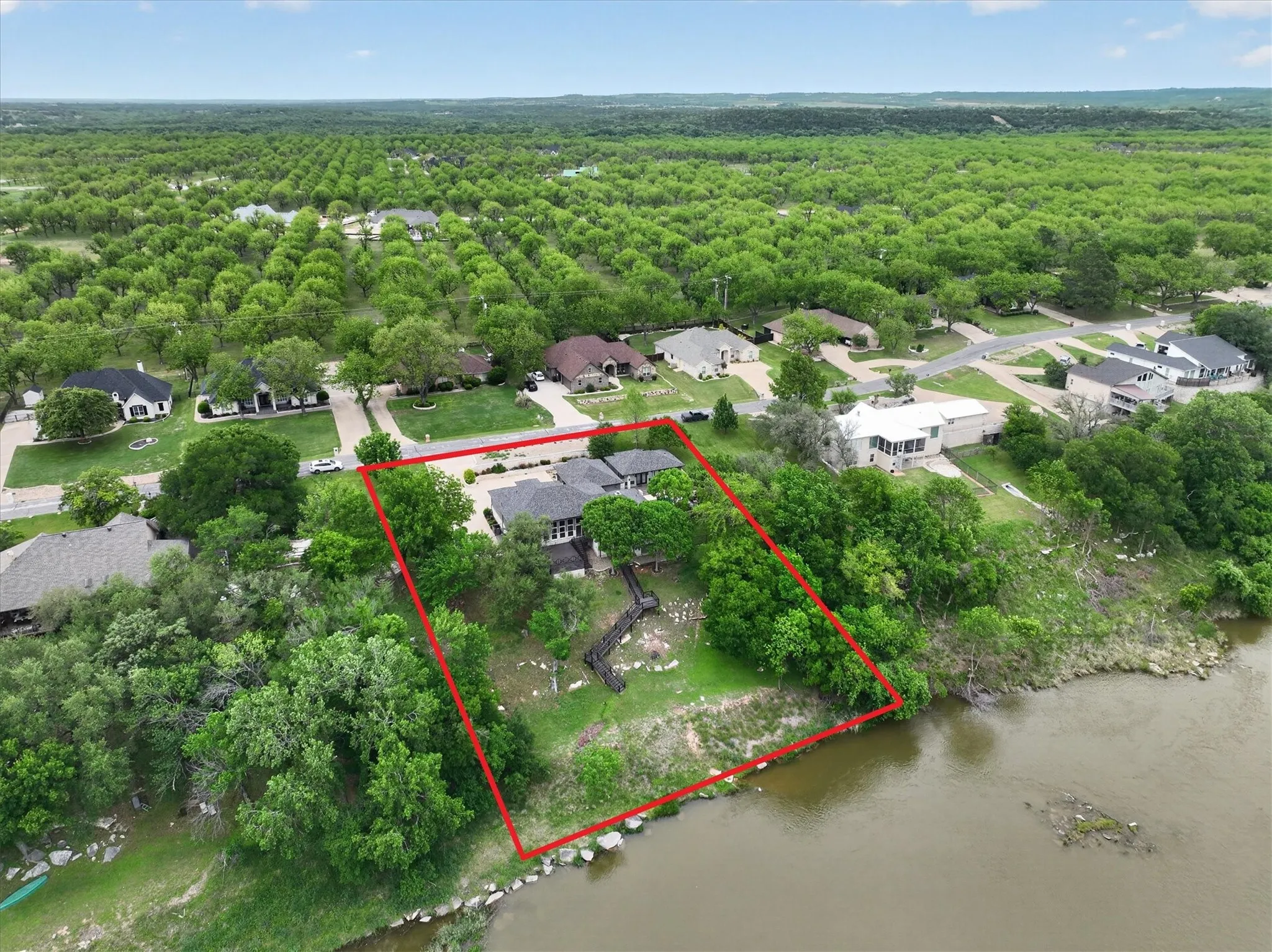 Single Family Residence For Sale in Hood County , 9704 Ravenswood Road, Granbury, Texas 76049, 4 Bedrooms, 4 Bathrooms, 2 Garage spaces, 3,234 Sqft, built in 1996, Preowned, Price $940,000, mls#21234367, Real Estate Agent in Granbury, Homes For Sale in Hood county, Homes For Sale in Granbury, Realtor in Granbury Texas, Real Estate Brokerage Independent Realty Texas, Luminita Cordes Realtor