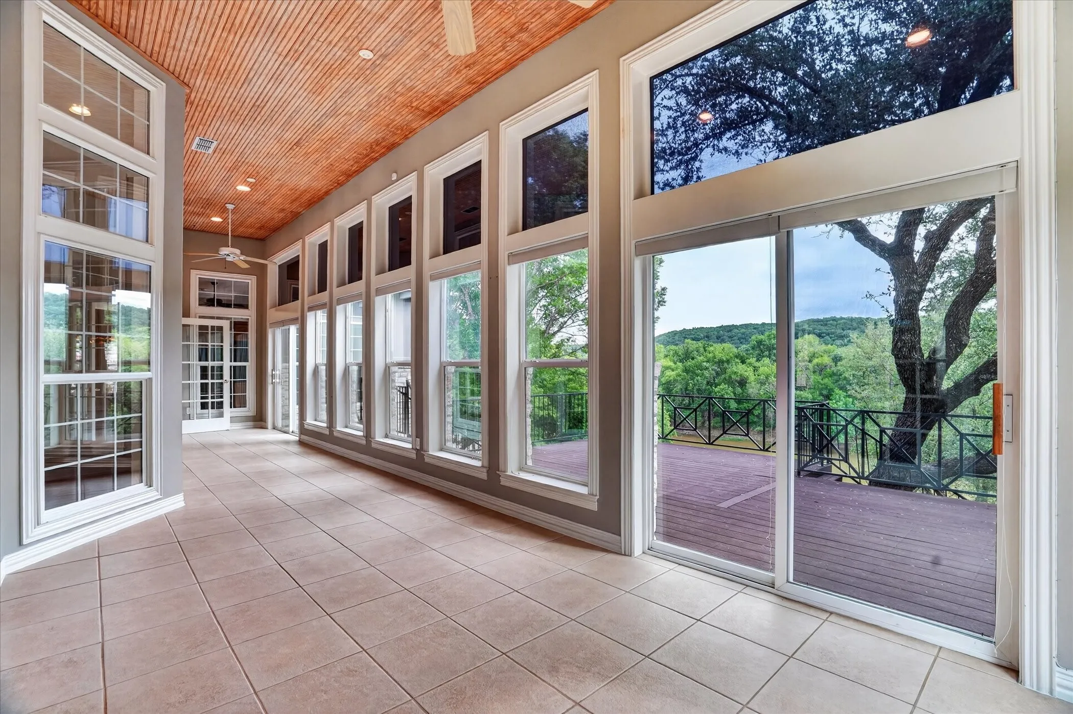 Single Family Residence For Sale in Hood County , 9704 Ravenswood Road, Granbury, Texas 76049, 4 Bedrooms, 4 Bathrooms, 2 Garage spaces, 3,234 Sqft, built in 1996, Preowned, Price $940,000, mls#21234367, Real Estate Agent in Granbury, Homes For Sale in Hood county, Homes For Sale in Granbury, Realtor in Granbury Texas, Real Estate Brokerage Independent Realty Texas, Luminita Cordes Realtor