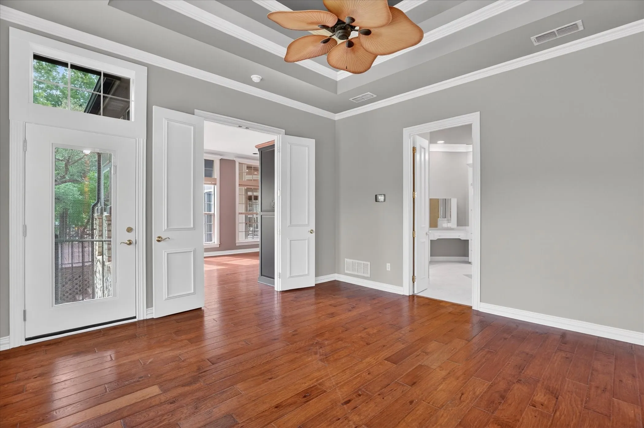 Single Family Residence For Sale in Hood County , 9704 Ravenswood Road, Granbury, Texas 76049, 4 Bedrooms, 4 Bathrooms, 2 Garage spaces, 3,234 Sqft, built in 1996, Preowned, Price $940,000, mls#21234367, Real Estate Agent in Granbury, Homes For Sale in Hood county, Homes For Sale in Granbury, Realtor in Granbury Texas, Real Estate Brokerage Independent Realty Texas, Luminita Cordes Realtor