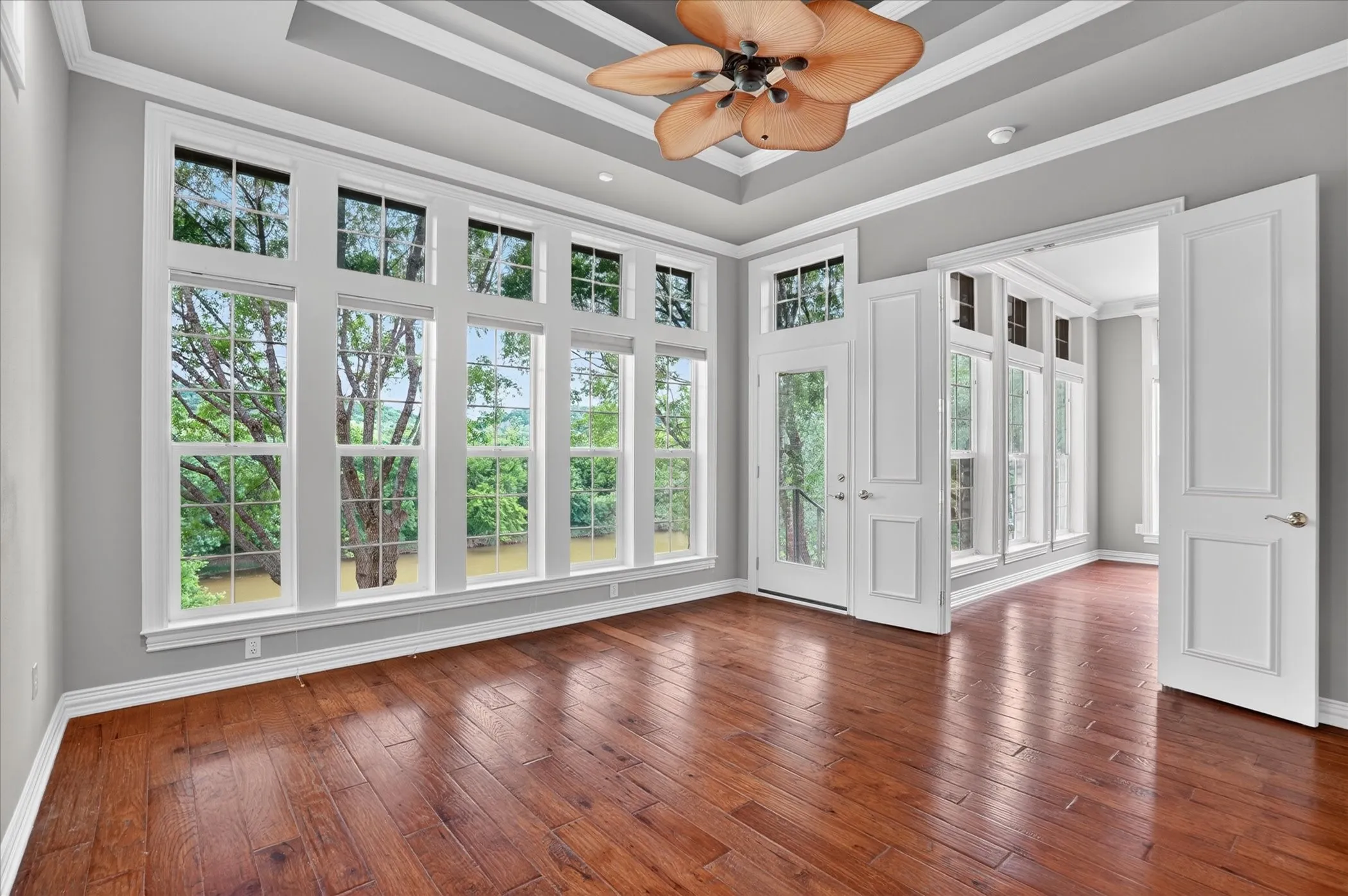 Single Family Residence For Sale in Hood County , 9704 Ravenswood Road, Granbury, Texas 76049, 4 Bedrooms, 4 Bathrooms, 2 Garage spaces, 3,234 Sqft, built in 1996, Preowned, Price $940,000, mls#21234367, Real Estate Agent in Granbury, Homes For Sale in Hood county, Homes For Sale in Granbury, Realtor in Granbury Texas, Real Estate Brokerage Independent Realty Texas, Luminita Cordes Realtor