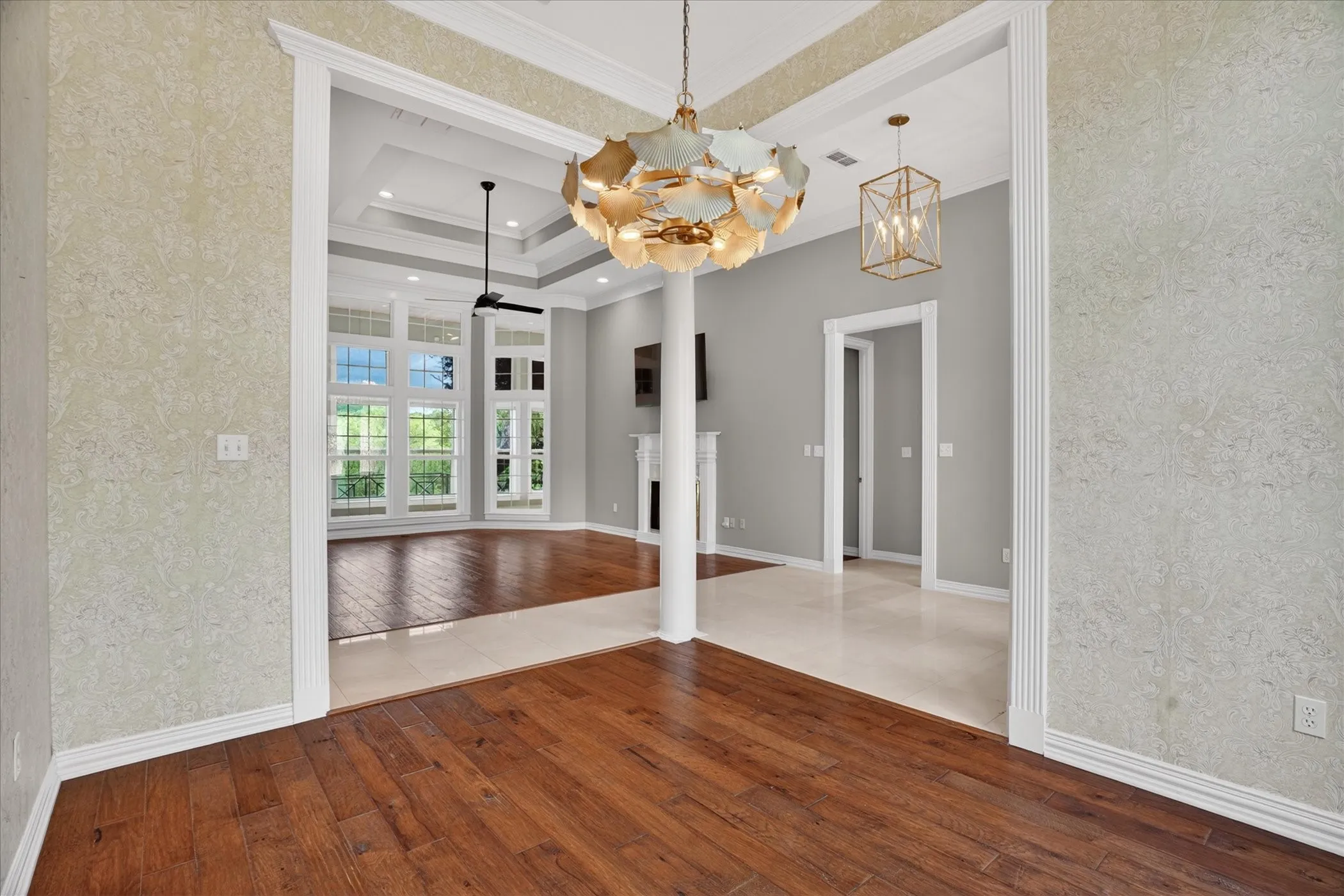 Single Family Residence For Sale in Hood County , 9704 Ravenswood Road, Granbury, Texas 76049, 4 Bedrooms, 4 Bathrooms, 2 Garage spaces, 3,234 Sqft, built in 1996, Preowned, Price $940,000, mls#21234367, Real Estate Agent in Granbury, Homes For Sale in Hood county, Homes For Sale in Granbury, Realtor in Granbury Texas, Real Estate Brokerage Independent Realty Texas, Luminita Cordes Realtor