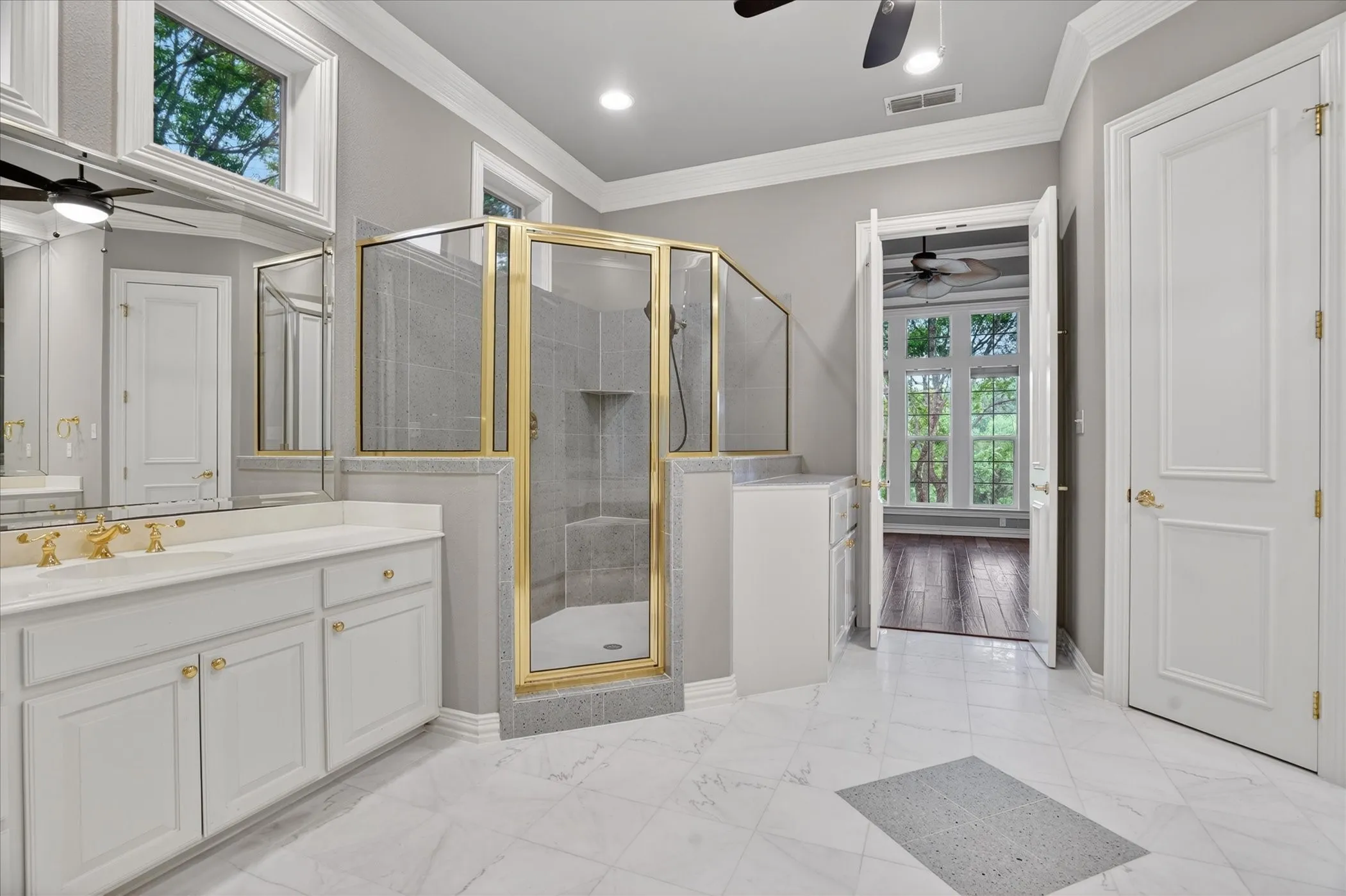 Single Family Residence For Sale in Hood County , 9704 Ravenswood Road, Granbury, Texas 76049, 4 Bedrooms, 4 Bathrooms, 2 Garage spaces, 3,234 Sqft, built in 1996, Preowned, Price $940,000, mls#21234367, Real Estate Agent in Granbury, Homes For Sale in Hood county, Homes For Sale in Granbury, Realtor in Granbury Texas, Real Estate Brokerage Independent Realty Texas, Luminita Cordes Realtor