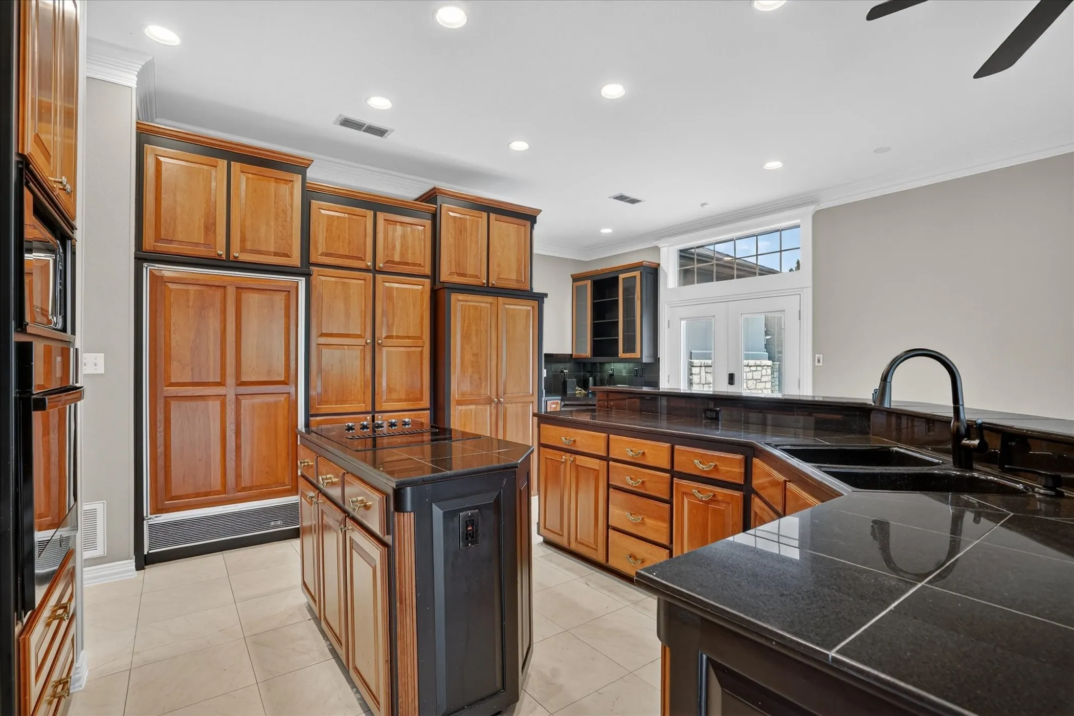 Single Family Residence For Sale in Hood County , 9704 Ravenswood Road, Granbury, Texas 76049, 4 Bedrooms, 4 Bathrooms, 2 Garage spaces, 3,234 Sqft, built in 1996, Preowned, Price $940,000, mls#21234367, Real Estate Agent in Granbury, Homes For Sale in Hood county, Homes For Sale in Granbury, Realtor in Granbury Texas, Real Estate Brokerage Independent Realty Texas, Luminita Cordes Realtor