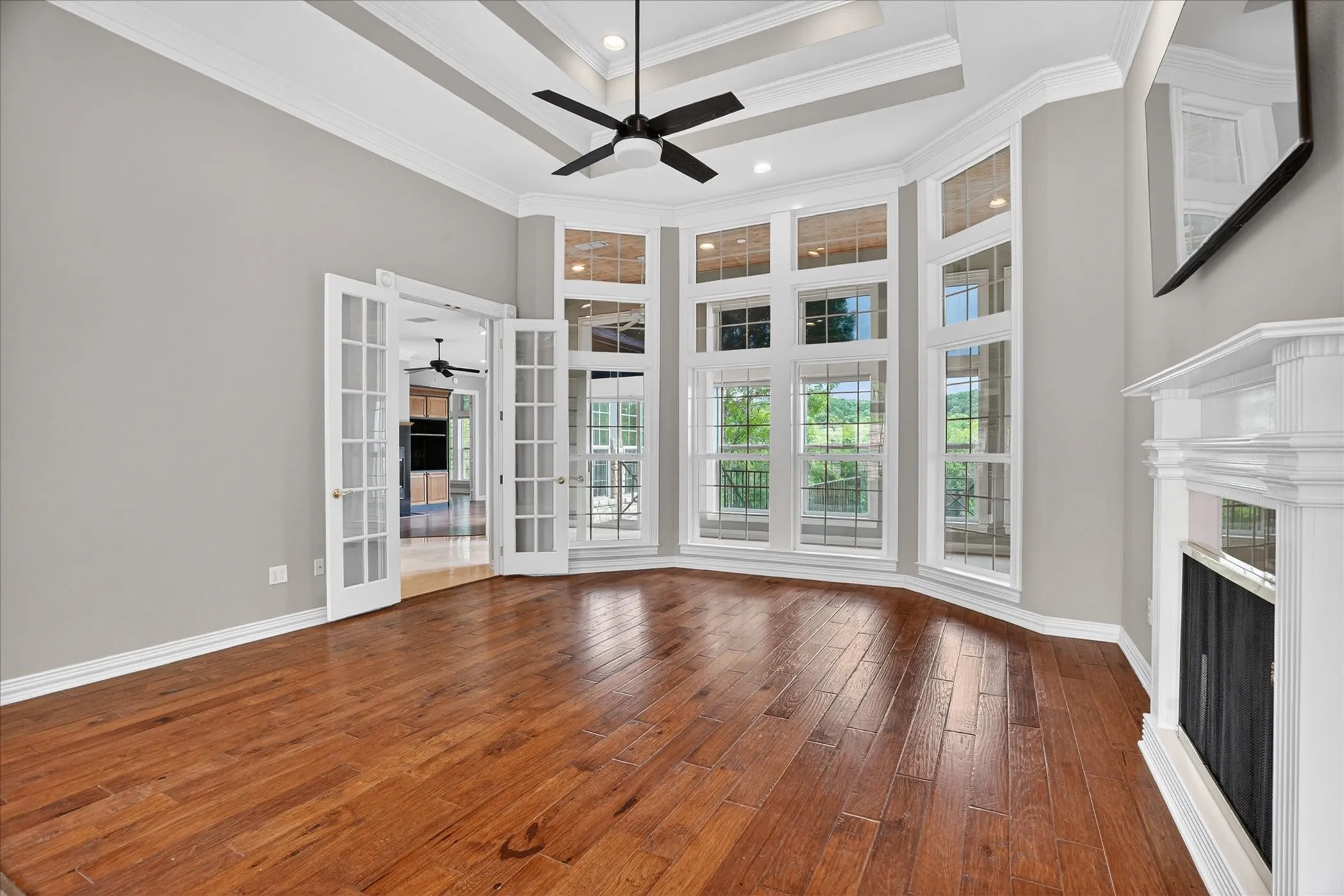 Single Family Residence For Sale in Hood County , 9704 Ravenswood Road, Granbury, Texas 76049, 4 Bedrooms, 4 Bathrooms, 2 Garage spaces, 3,234 Sqft, built in 1996, Preowned, Price $940,000, mls#21234367, Real Estate Agent in Granbury, Homes For Sale in Hood county, Homes For Sale in Granbury, Realtor in Granbury Texas, Real Estate Brokerage Independent Realty Texas, Luminita Cordes Realtor