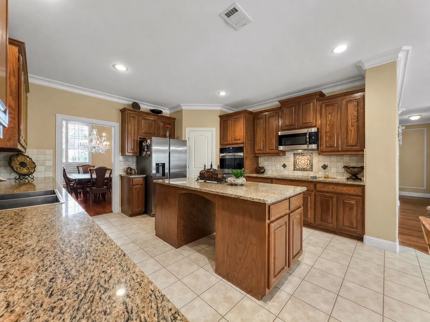 Single Family Residence For Sale in Tarrant County , 6951 Sea Harbor Drive, Grand Prairie, Texas 75054, 4 Bedroom, 4 Bathroom, 2 Garage spaces, 3,948 Sqft, built in 2008, Preowned, mls#21256030, Real Estate Agent in Grand Prairie, Homes For Sale in Tarrant county, Homes For Sale in Grand Prairie, Realtor in Grand Prairie Texas, Real Estate Brokerage Independent Realty Texas, Luminita Cordes Realtor