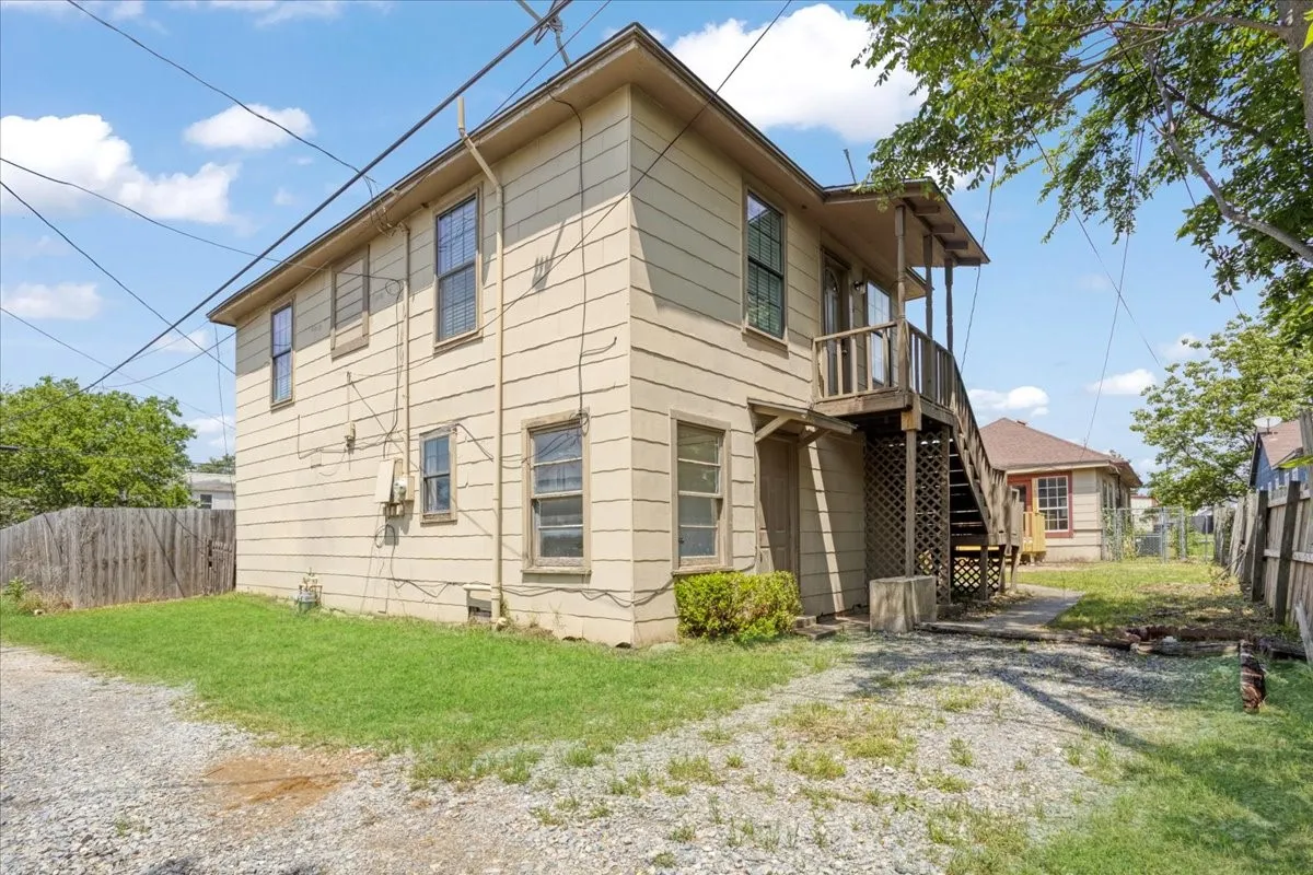 Single Family Residence For Sale in Grayson County , 726 W Texas, Denison, Texas 75020, 4 Bedroom, 3 Bathroom, 1 Garage spaces, 1,408 Sqft, built in 1930, mls#21251699, Real Estate Agent in Denison, Homes For Sale in Grayson county, Homes For Sale in Denison, Realtor in Denison Texas, Real Estate Brokerage Independent Realty Texas, Luminita Cordes Realtor