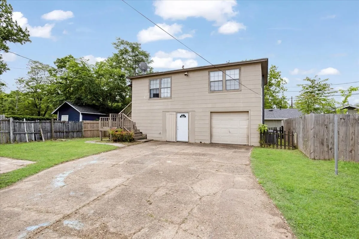 Single Family Residence For Sale in Grayson County , 726 W Texas, Denison, Texas 75020, 4 Bedroom, 3 Bathroom, 1 Garage spaces, 1,408 Sqft, built in 1930, mls#21251699, Real Estate Agent in Denison, Homes For Sale in Grayson county, Homes For Sale in Denison, Realtor in Denison Texas, Real Estate Brokerage Independent Realty Texas, Luminita Cordes Realtor