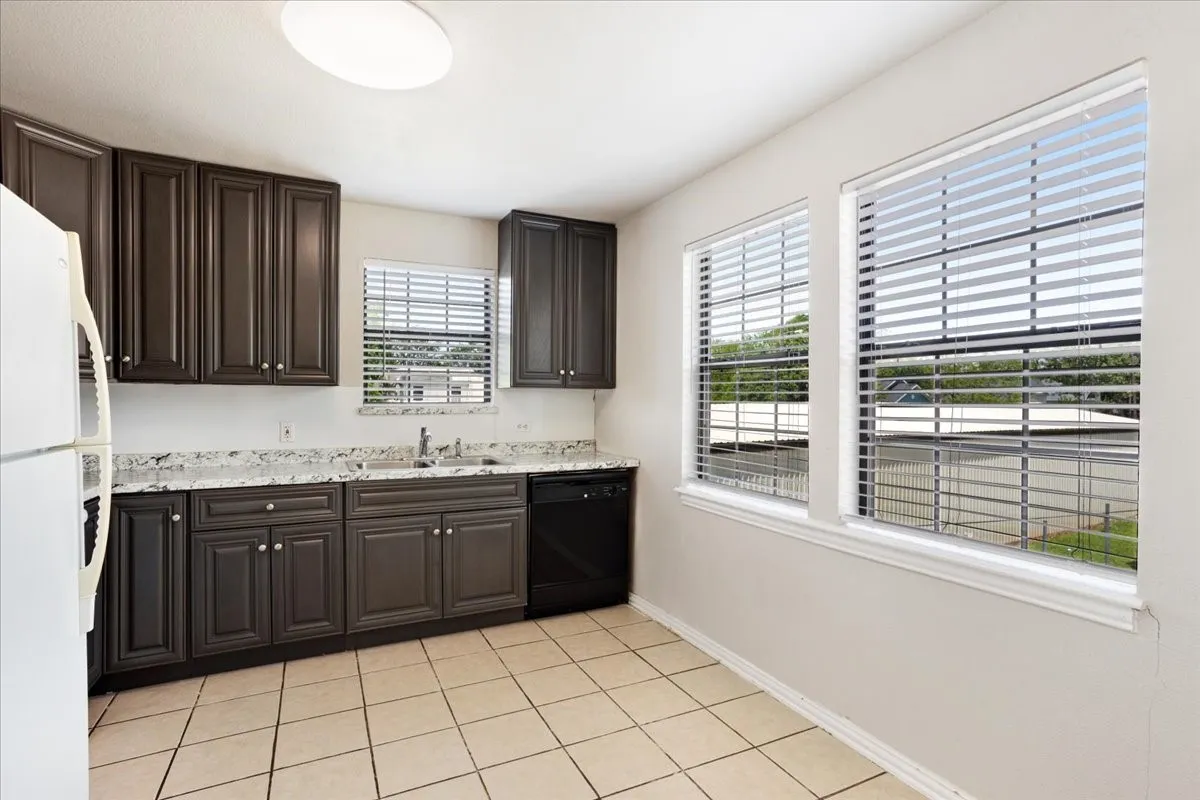Single Family Residence For Sale in Grayson County , 726 W Texas, Denison, Texas 75020, 4 Bedroom, 3 Bathroom, 1 Garage spaces, 1,408 Sqft, built in 1930, mls#21251699, Real Estate Agent in Denison, Homes For Sale in Grayson county, Homes For Sale in Denison, Realtor in Denison Texas, Real Estate Brokerage Independent Realty Texas, Luminita Cordes Realtor
