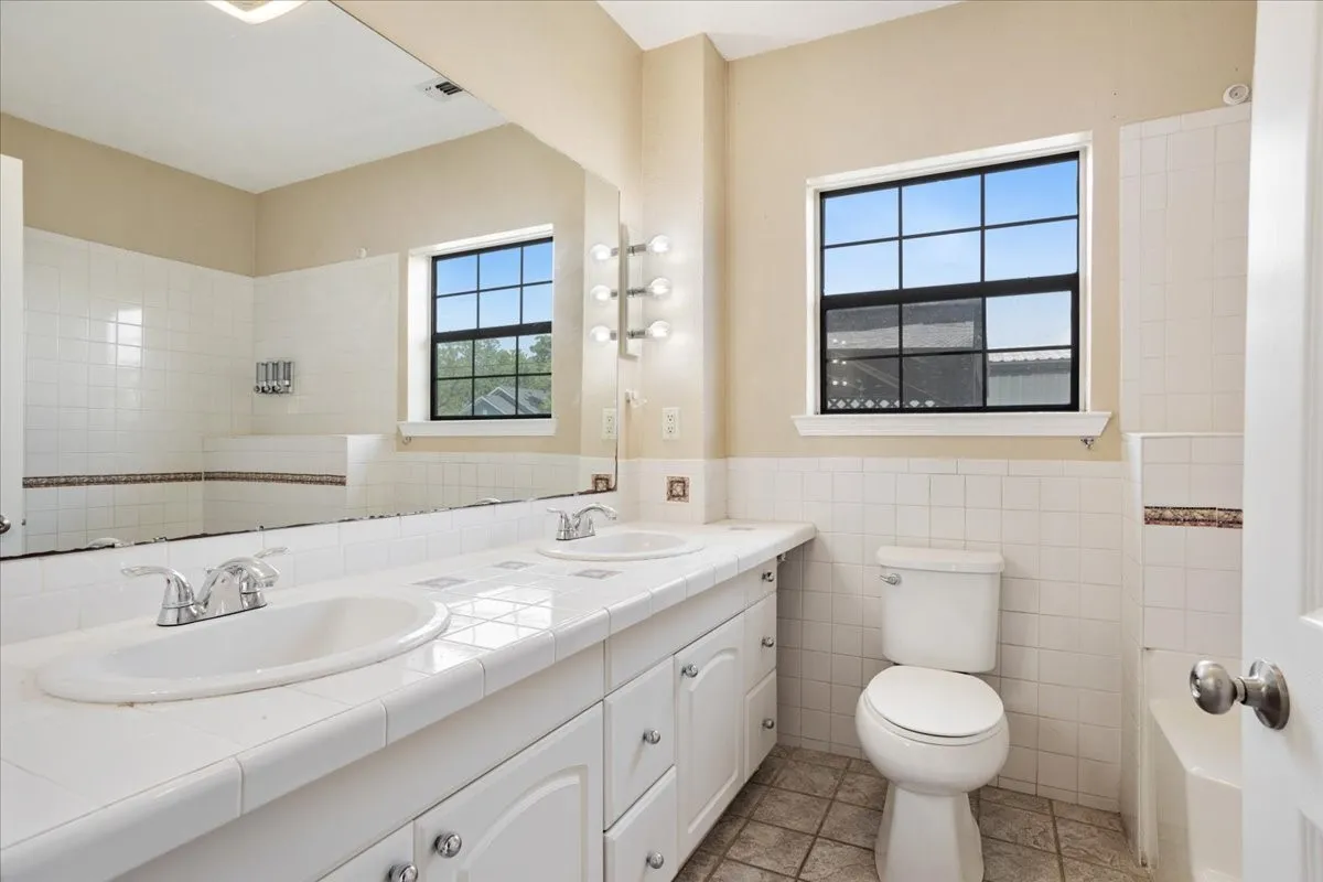 Single Family Residence For Sale in Grayson County , 726 W Texas, Denison, Texas 75020, 4 Bedroom, 3 Bathroom, 1 Garage spaces, 1,408 Sqft, built in 1930, mls#21251699, Real Estate Agent in Denison, Homes For Sale in Grayson county, Homes For Sale in Denison, Realtor in Denison Texas, Real Estate Brokerage Independent Realty Texas, Luminita Cordes Realtor