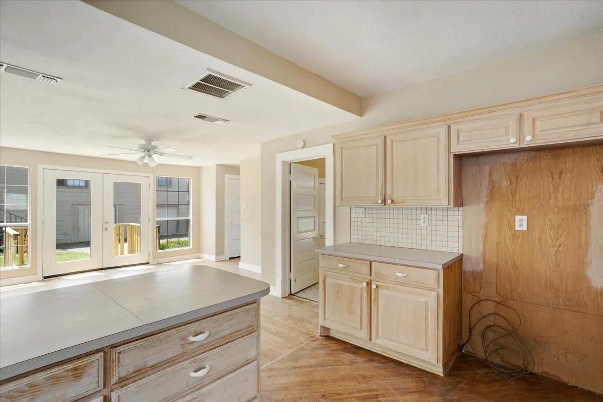 Single Family Residence For Sale in Grayson County , 726 W Texas, Denison, Texas 75020, 4 Bedroom, 3 Bathroom, 1 Garage spaces, 1,408 Sqft, built in 1930, mls#21251699, Real Estate Agent in Denison, Homes For Sale in Grayson county, Homes For Sale in Denison, Realtor in Denison Texas, Real Estate Brokerage Independent Realty Texas, Luminita Cordes Realtor