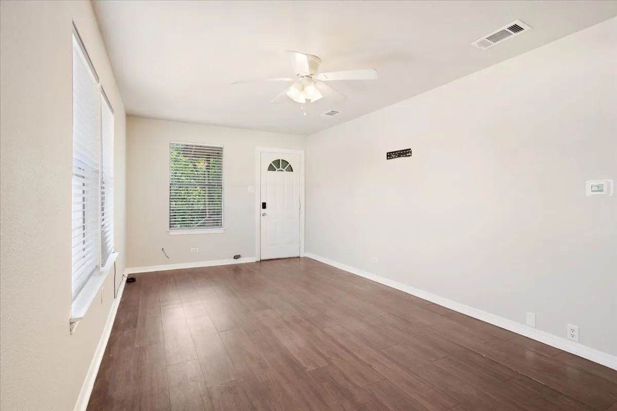 Single Family Residence For Sale in Grayson County , 726 W Texas, Denison, Texas 75020, 4 Bedroom, 3 Bathroom, 1 Garage spaces, 1,408 Sqft, built in 1930, mls#21251699, Real Estate Agent in Denison, Homes For Sale in Grayson county, Homes For Sale in Denison, Realtor in Denison Texas, Real Estate Brokerage Independent Realty Texas, Luminita Cordes Realtor