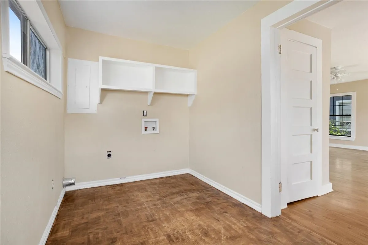 Single Family Residence For Sale in Grayson County , 726 W Texas, Denison, Texas 75020, 4 Bedroom, 3 Bathroom, 1 Garage spaces, 1,408 Sqft, built in 1930, mls#21251699, Real Estate Agent in Denison, Homes For Sale in Grayson county, Homes For Sale in Denison, Realtor in Denison Texas, Real Estate Brokerage Independent Realty Texas, Luminita Cordes Realtor