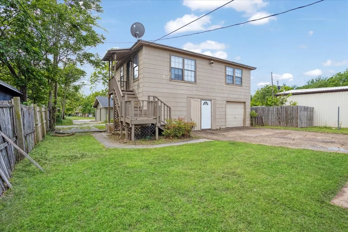 Single Family Residence For Sale in Grayson County , 726 W Texas, Denison, Texas 75020, 4 Bedroom, 3 Bathroom, 1 Garage spaces, 1,408 Sqft, built in 1930, mls#21251699, Real Estate Agent in Denison, Homes For Sale in Grayson county, Homes For Sale in Denison, Realtor in Denison Texas, Real Estate Brokerage Independent Realty Texas, Luminita Cordes Realtor