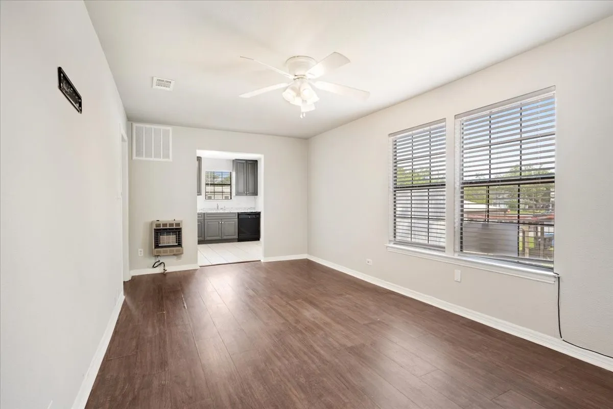 Single Family Residence For Sale in Grayson County , 726 W Texas, Denison, Texas 75020, 4 Bedroom, 3 Bathroom, 1 Garage spaces, 1,408 Sqft, built in 1930, mls#21251699, Real Estate Agent in Denison, Homes For Sale in Grayson county, Homes For Sale in Denison, Realtor in Denison Texas, Real Estate Brokerage Independent Realty Texas, Luminita Cordes Realtor