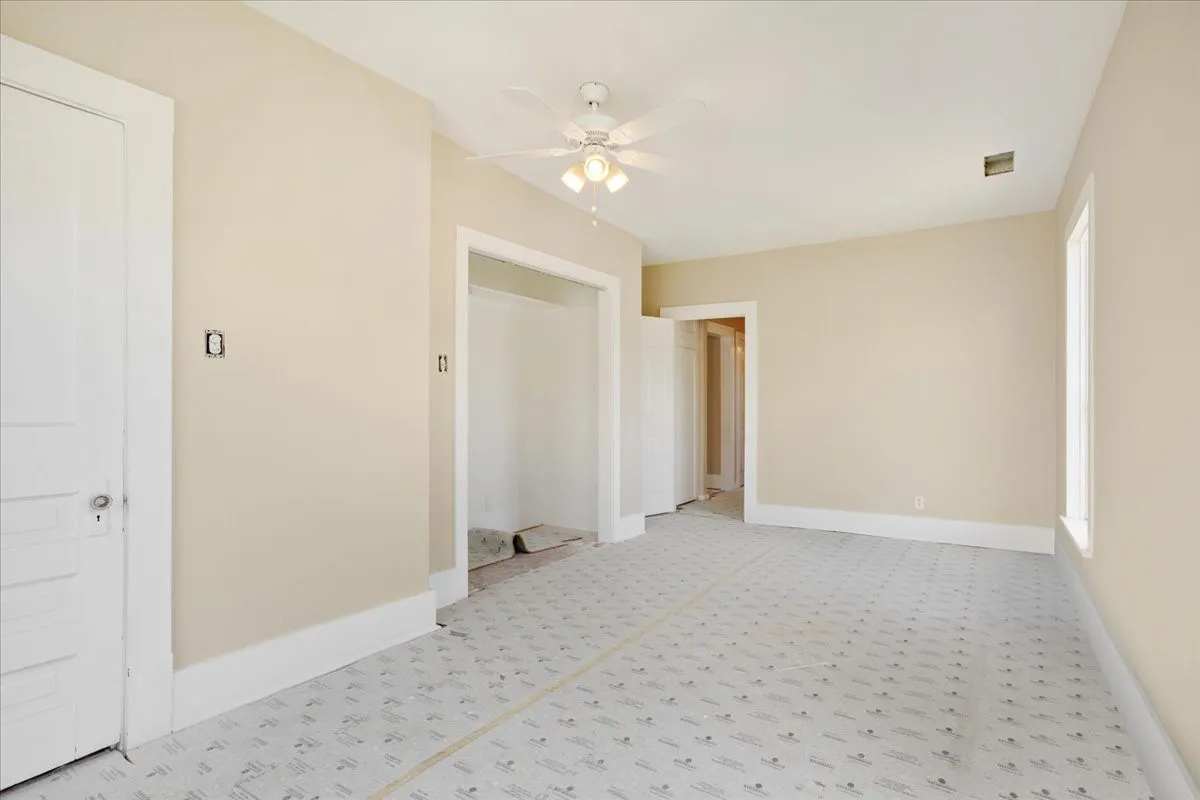 Single Family Residence For Sale in Grayson County , 726 W Texas, Denison, Texas 75020, 4 Bedroom, 3 Bathroom, 1 Garage spaces, 1,408 Sqft, built in 1930, mls#21251699, Real Estate Agent in Denison, Homes For Sale in Grayson county, Homes For Sale in Denison, Realtor in Denison Texas, Real Estate Brokerage Independent Realty Texas, Luminita Cordes Realtor
