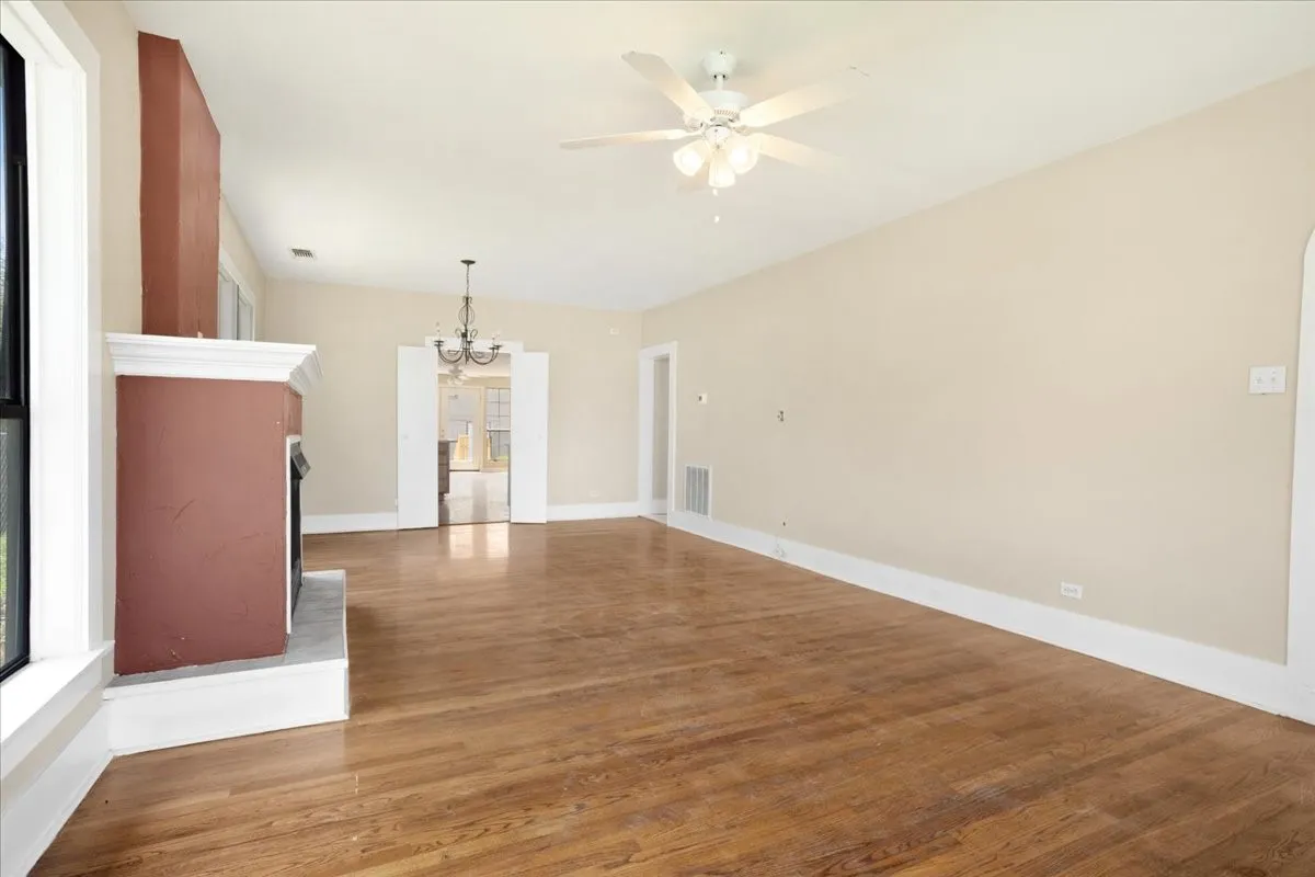 Single Family Residence For Sale in Grayson County , 726 W Texas, Denison, Texas 75020, 4 Bedroom, 3 Bathroom, 1 Garage spaces, 1,408 Sqft, built in 1930, mls#21251699, Real Estate Agent in Denison, Homes For Sale in Grayson county, Homes For Sale in Denison, Realtor in Denison Texas, Real Estate Brokerage Independent Realty Texas, Luminita Cordes Realtor