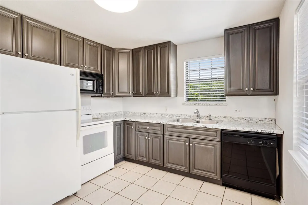 Single Family Residence For Sale in Grayson County , 726 W Texas, Denison, Texas 75020, 4 Bedroom, 3 Bathroom, 1 Garage spaces, 1,408 Sqft, built in 1930, mls#21251699, Real Estate Agent in Denison, Homes For Sale in Grayson county, Homes For Sale in Denison, Realtor in Denison Texas, Real Estate Brokerage Independent Realty Texas, Luminita Cordes Realtor