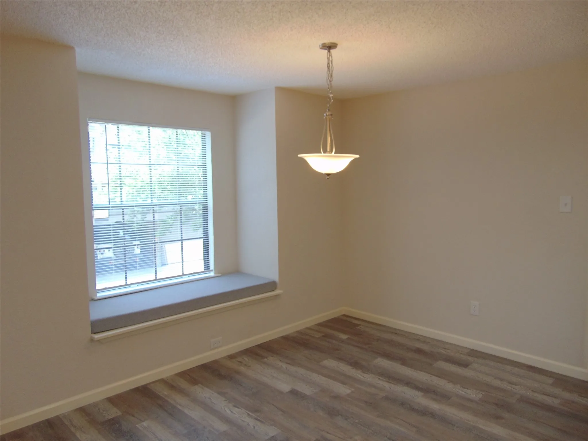 Condominium For Sale in Dallas County , 4800 Northway Drive 2A, Dallas, Texas 75206, 2 Bedroom, 2 Bathroom, 1 Garage spaces, 1,018 Sqft, built in 1981, mls#21255286, Real Estate Agent in Dallas, Homes For Sale in Dallas county, Homes For Sale in Dallas, Realtor in Dallas Texas, Real Estate Brokerage Independent Realty Texas, Luminita Cordes Realtor