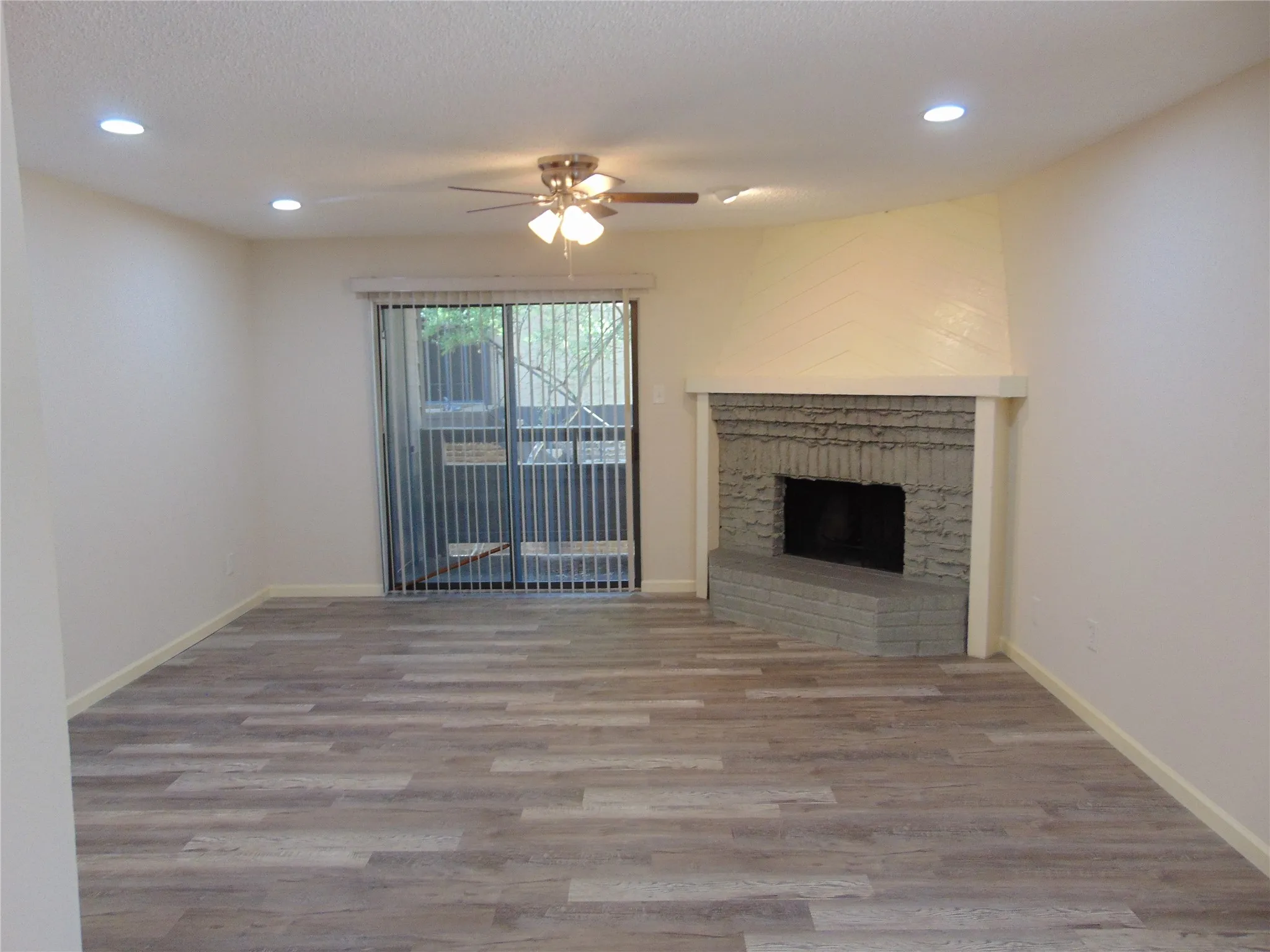 Condominium For Sale in Dallas County , 4800 Northway Drive 2A, Dallas, Texas 75206, 2 Bedroom, 2 Bathroom, 1 Garage spaces, 1,018 Sqft, built in 1981, mls#21255286, Real Estate Agent in Dallas, Homes For Sale in Dallas county, Homes For Sale in Dallas, Realtor in Dallas Texas, Real Estate Brokerage Independent Realty Texas, Luminita Cordes Realtor